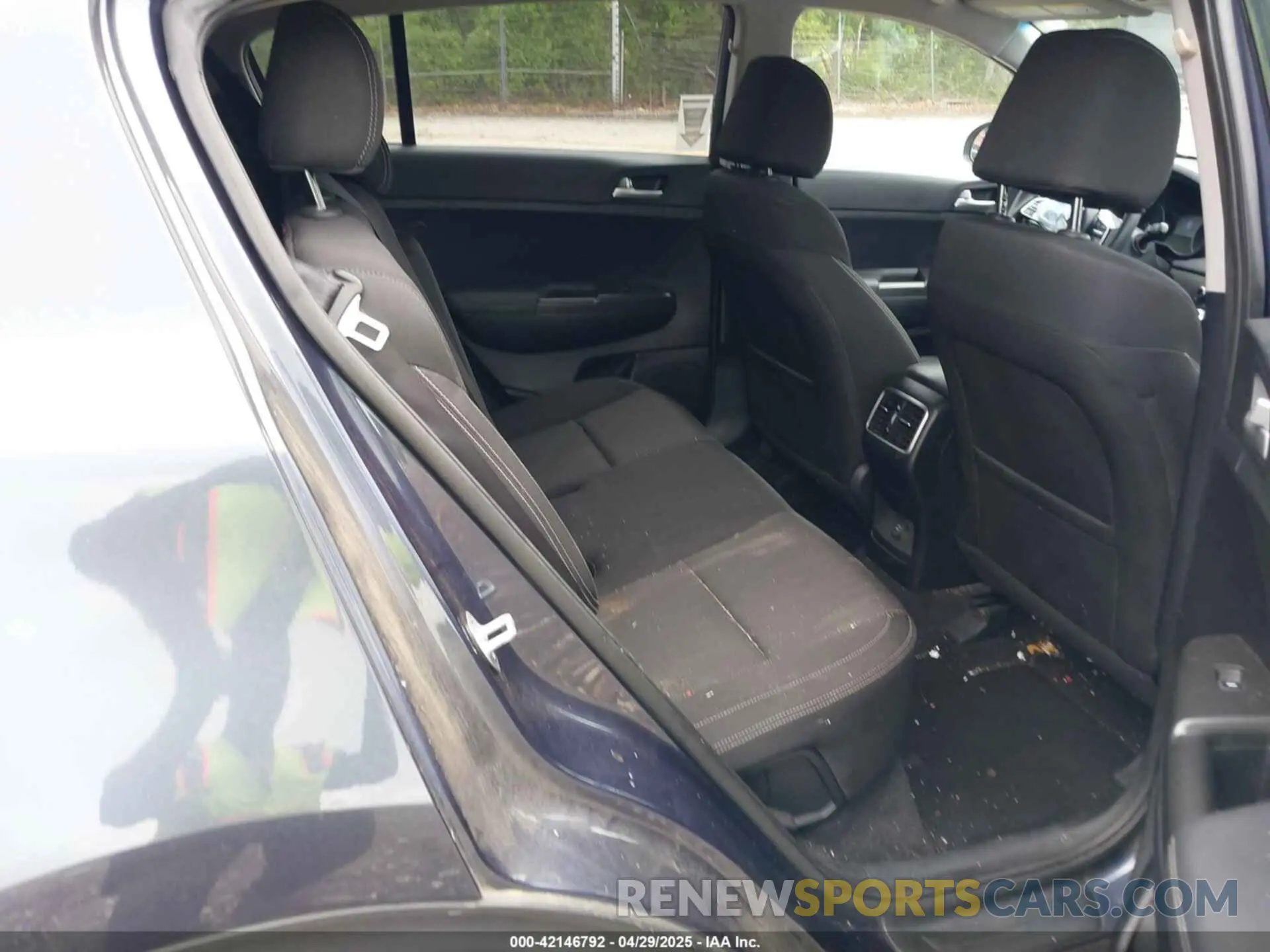 8 Photograph of a damaged car KNDPM3AC4L7651723 KIA SPORTAGE 2020