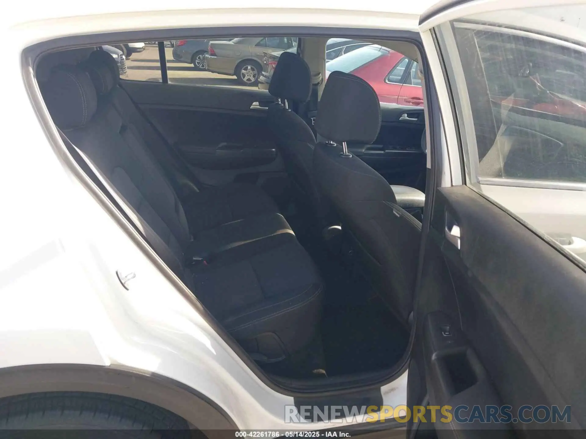 8 Photograph of a damaged car KNDPM3AC4L7708065 KIA SPORTAGE 2020