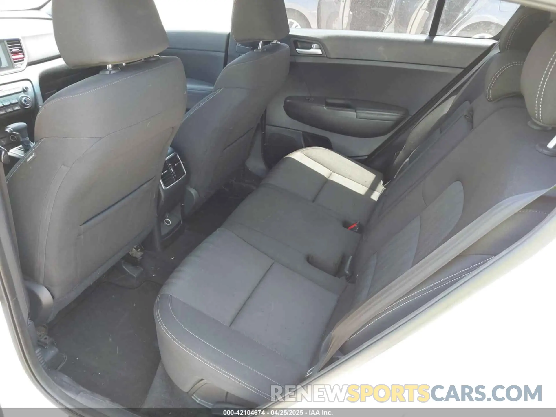 8 Photograph of a damaged car KNDPM3AC4L7798107 KIA SPORTAGE 2020