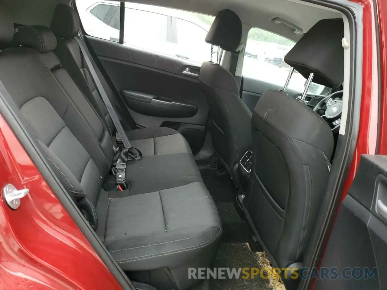 11 Photograph of a damaged car KNDPM3AC4L7799970 KIA SPORTAGE 2020