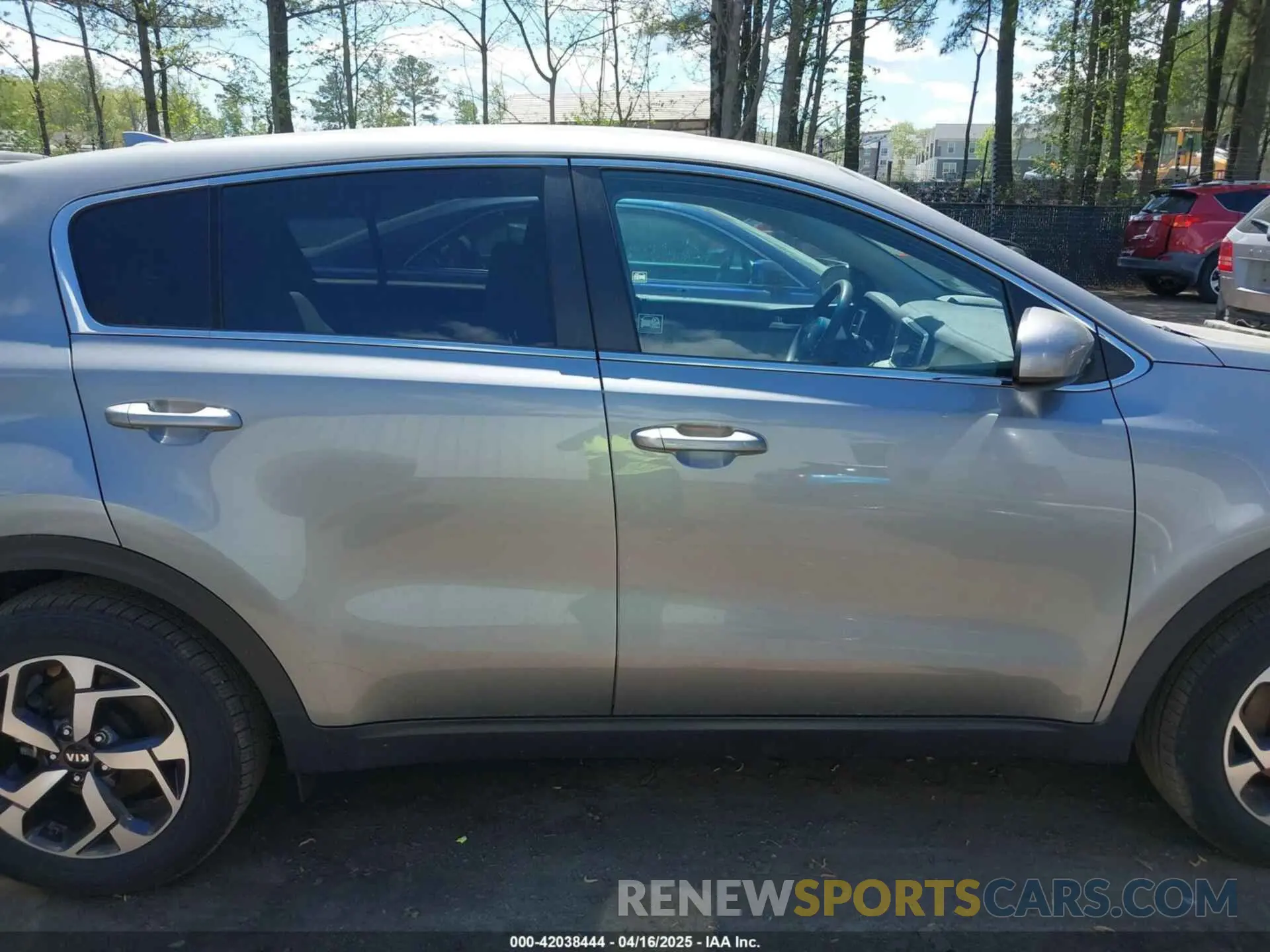 13 Photograph of a damaged car KNDPM3AC4L7816850 KIA SPORTAGE 2020