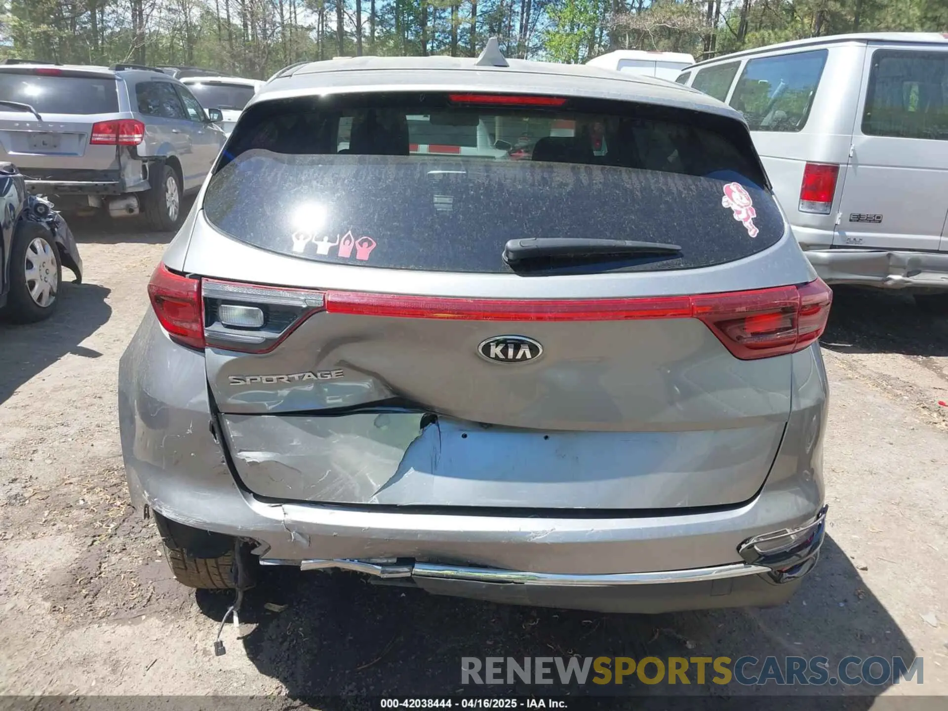 16 Photograph of a damaged car KNDPM3AC4L7816850 KIA SPORTAGE 2020