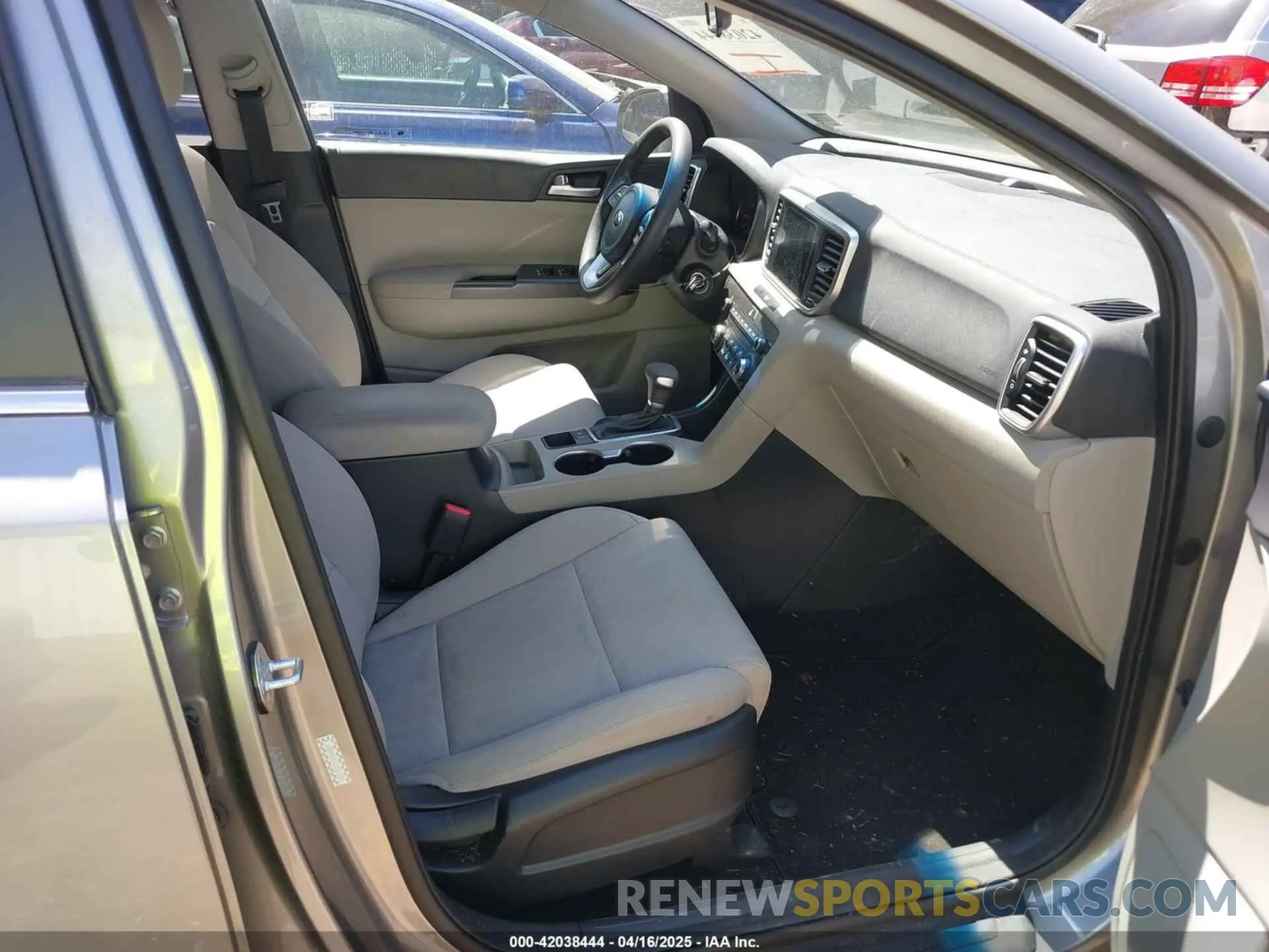 5 Photograph of a damaged car KNDPM3AC4L7816850 KIA SPORTAGE 2020