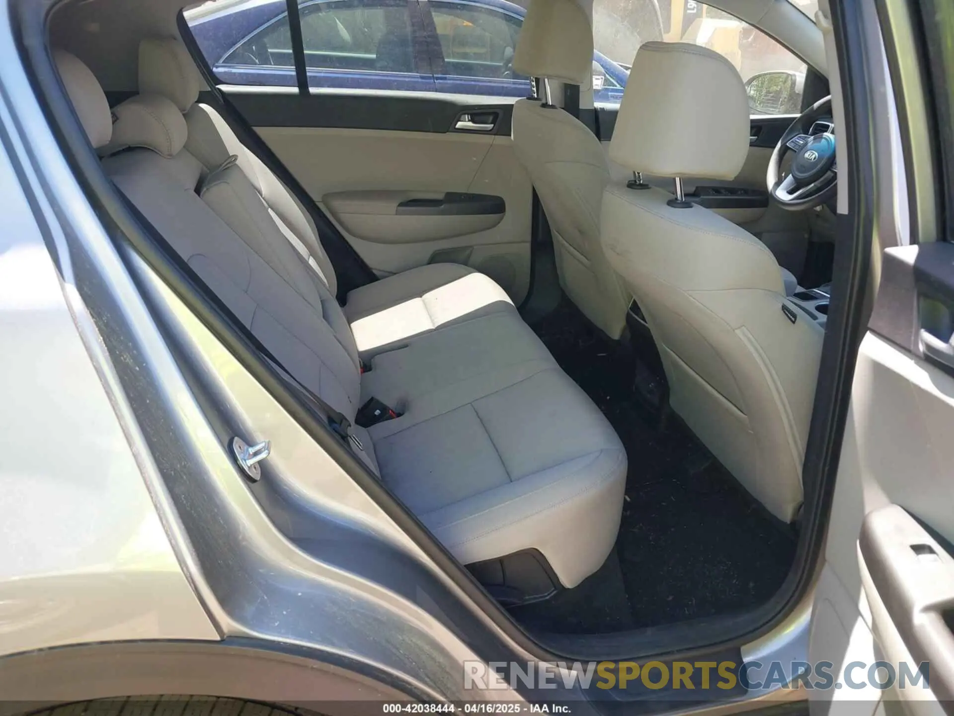 8 Photograph of a damaged car KNDPM3AC4L7816850 KIA SPORTAGE 2020