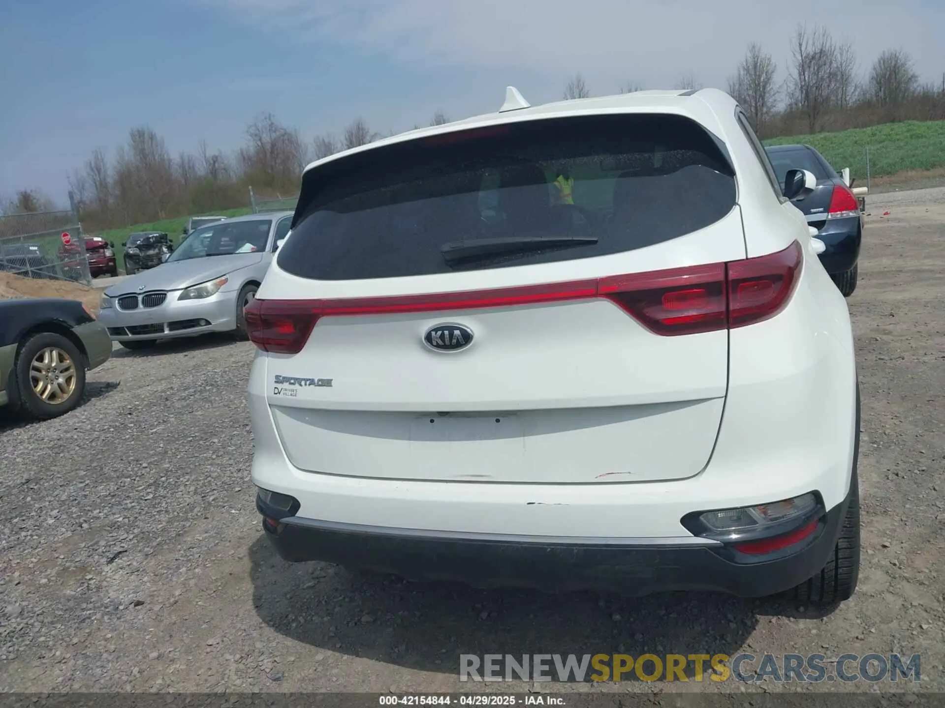 16 Photograph of a damaged car KNDPM3AC5L7675206 KIA SPORTAGE 2020