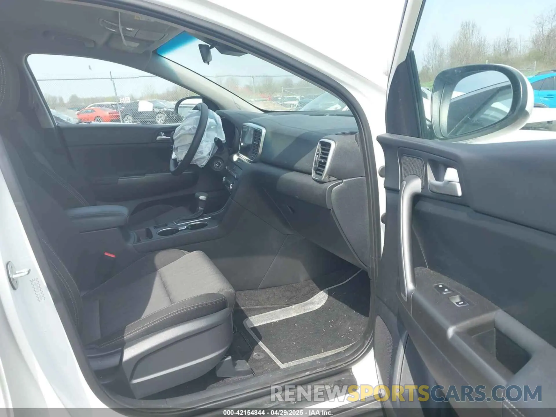 5 Photograph of a damaged car KNDPM3AC5L7675206 KIA SPORTAGE 2020