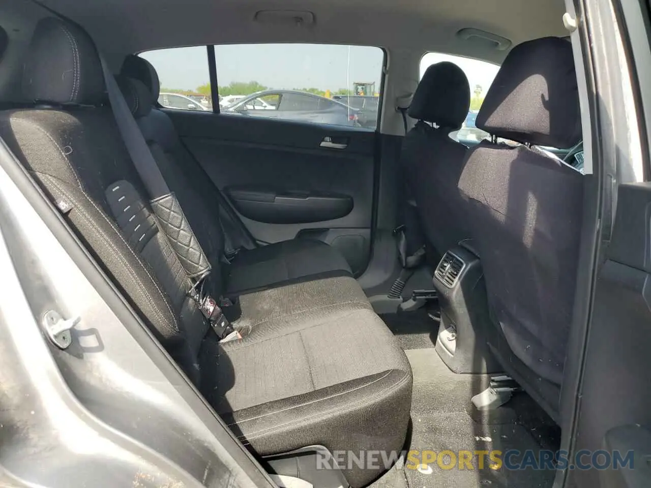 11 Photograph of a damaged car KNDPM3AC5L7686402 KIA SPORTAGE 2020