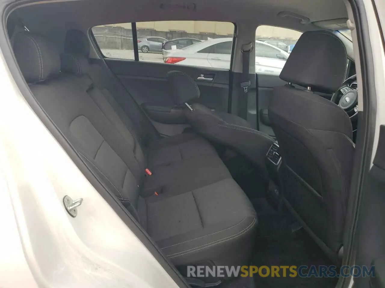11 Photograph of a damaged car KNDPM3AC5L7814024 KIA SPORTAGE 2020