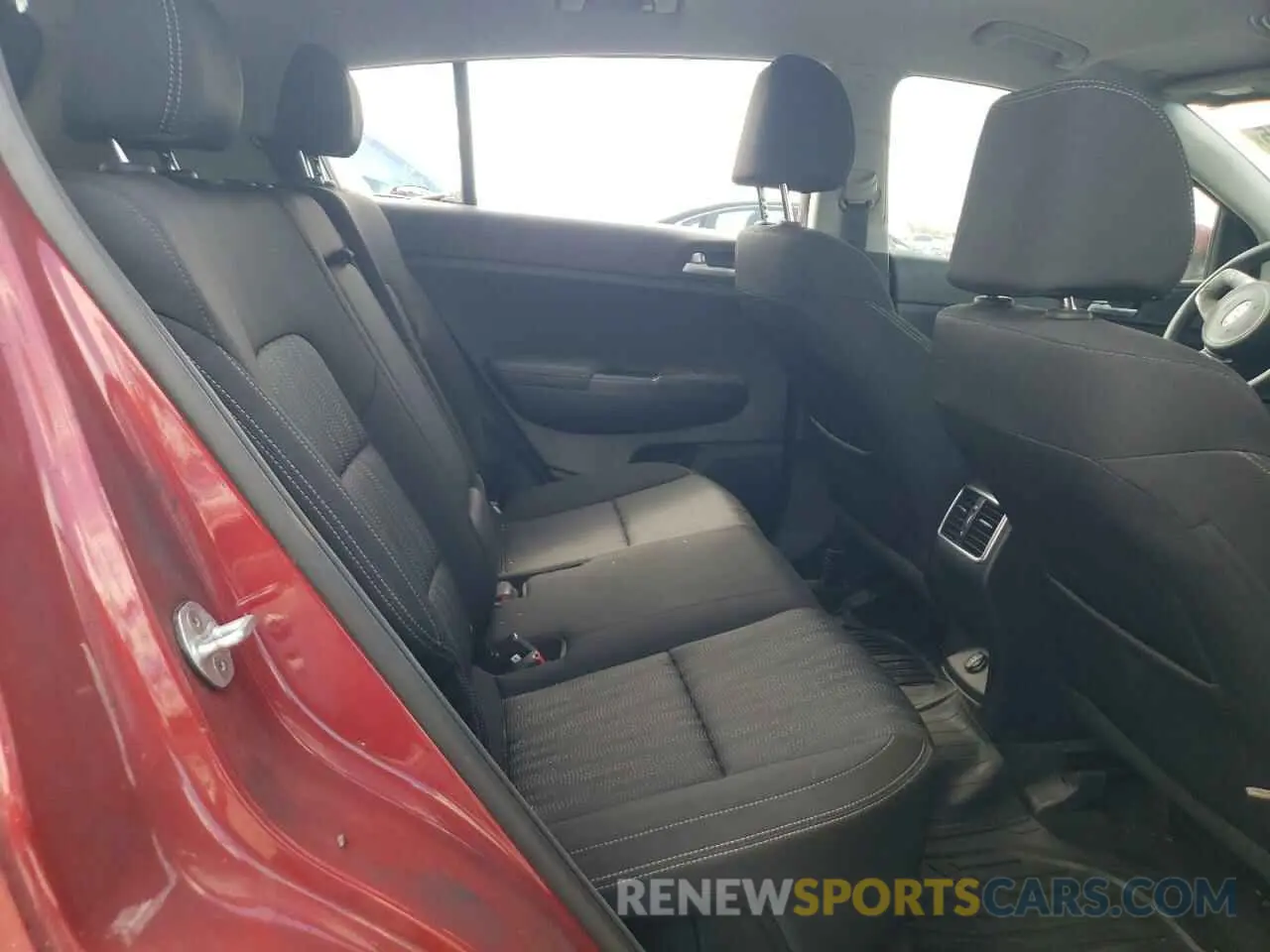 10 Photograph of a damaged car KNDPM3AC5L7829395 KIA SPORTAGE 2020