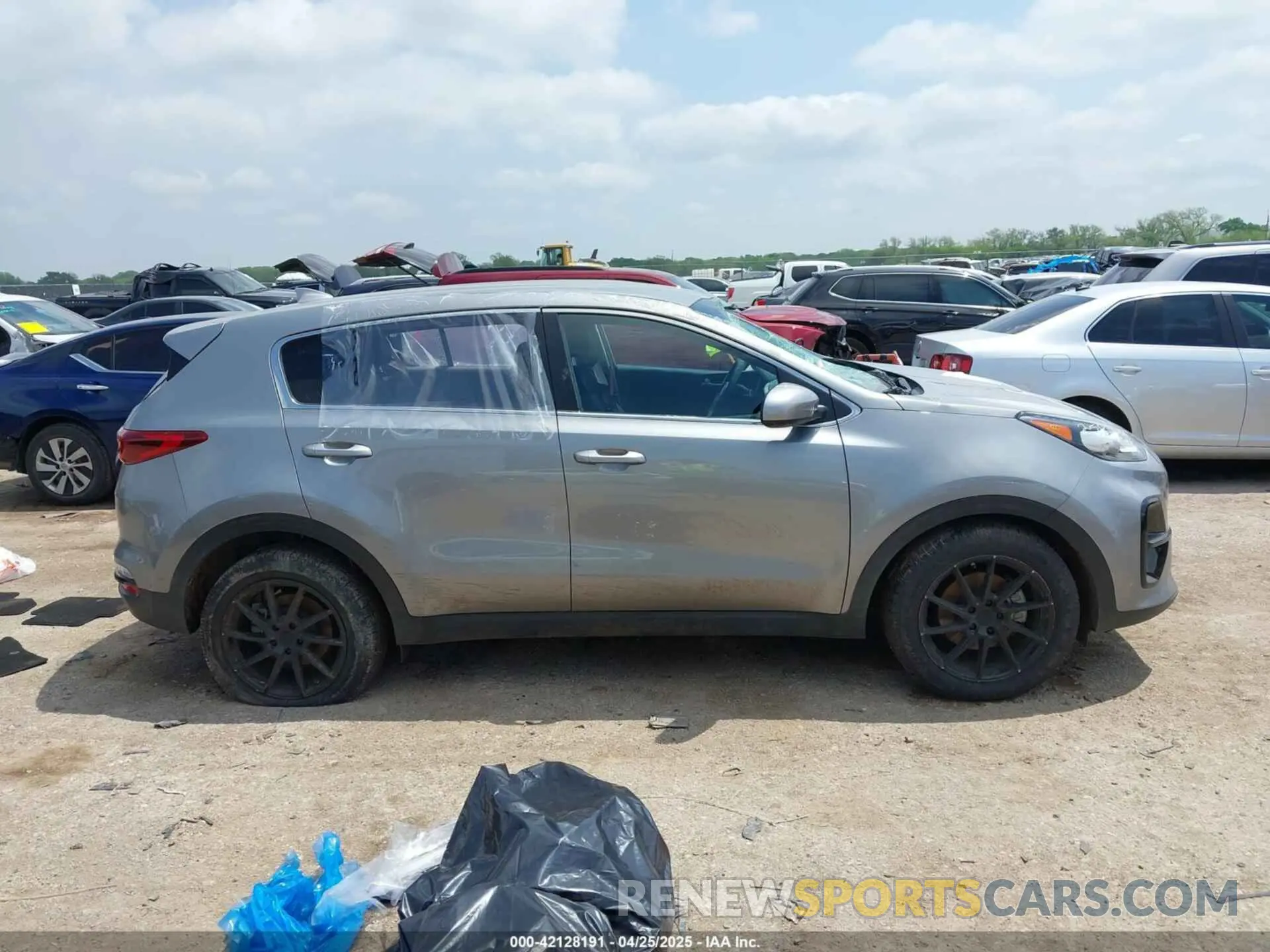 13 Photograph of a damaged car KNDPM3AC6L7652842 KIA SPORTAGE 2020