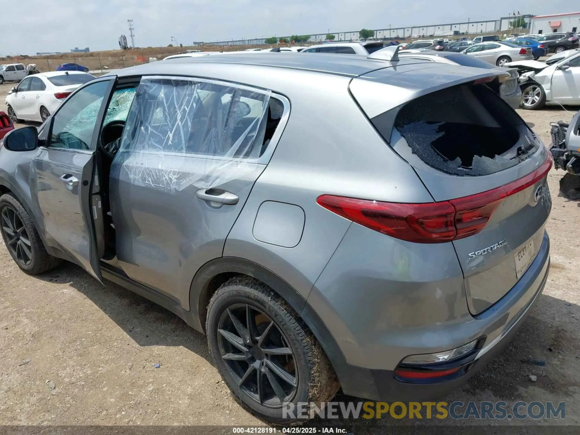 18 Photograph of a damaged car KNDPM3AC6L7652842 KIA SPORTAGE 2020