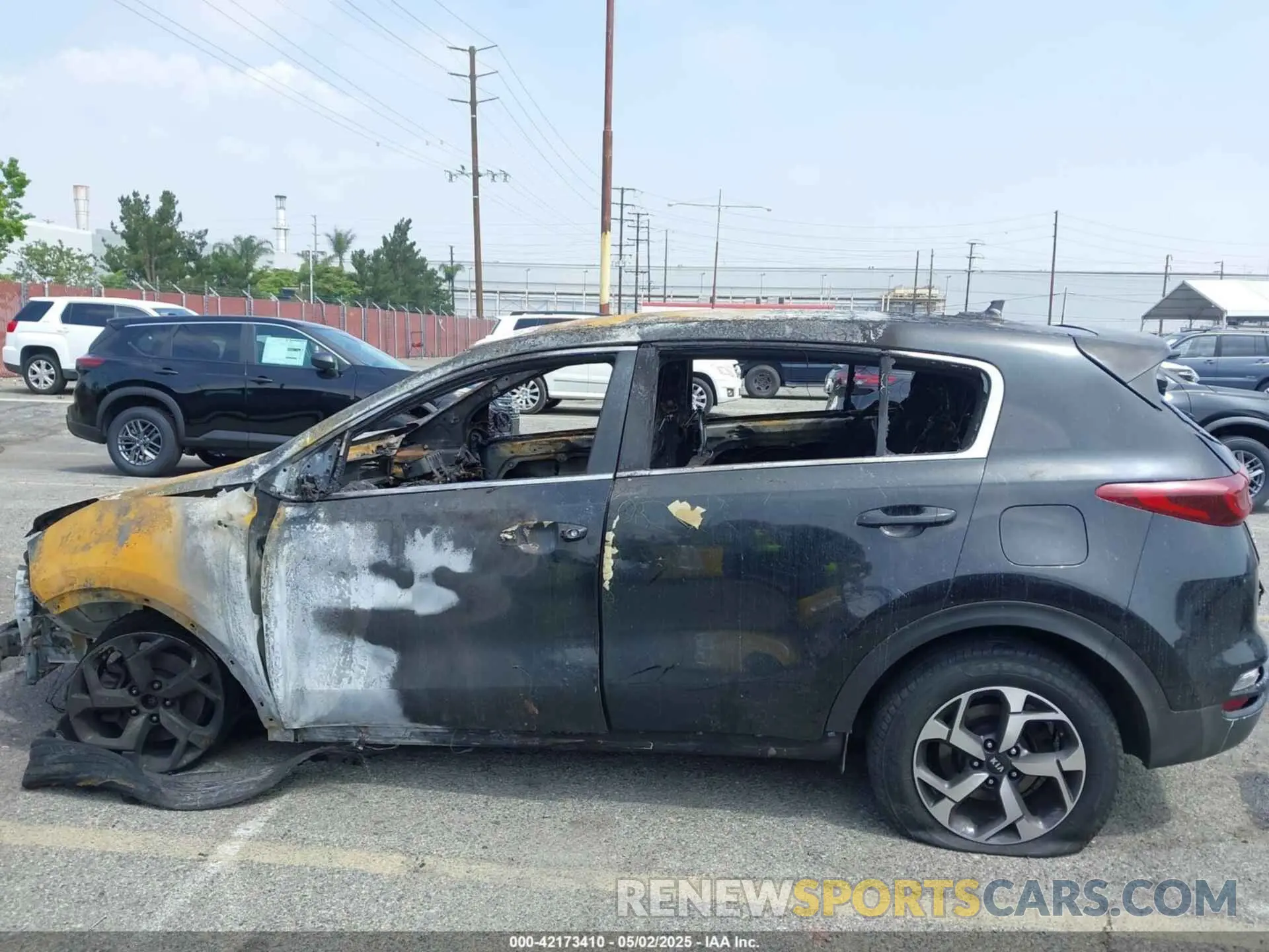 13 Photograph of a damaged car KNDPM3AC6L7665512 KIA SPORTAGE 2020