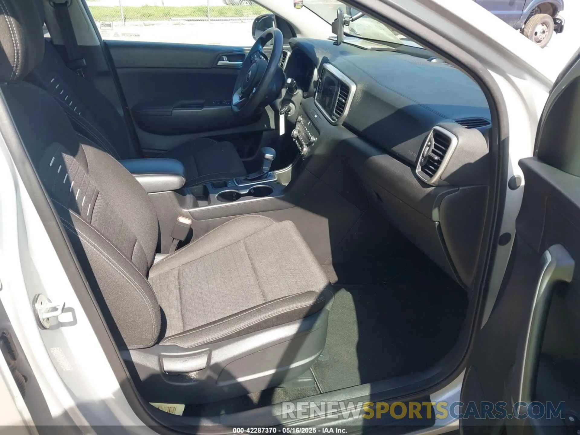 5 Photograph of a damaged car KNDPM3AC6L7685906 KIA SPORTAGE 2020