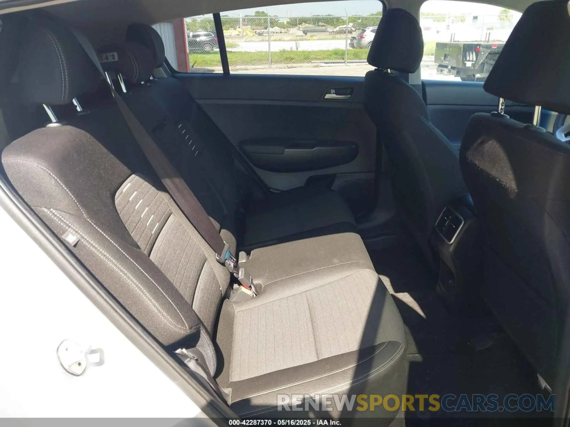 8 Photograph of a damaged car KNDPM3AC6L7685906 KIA SPORTAGE 2020