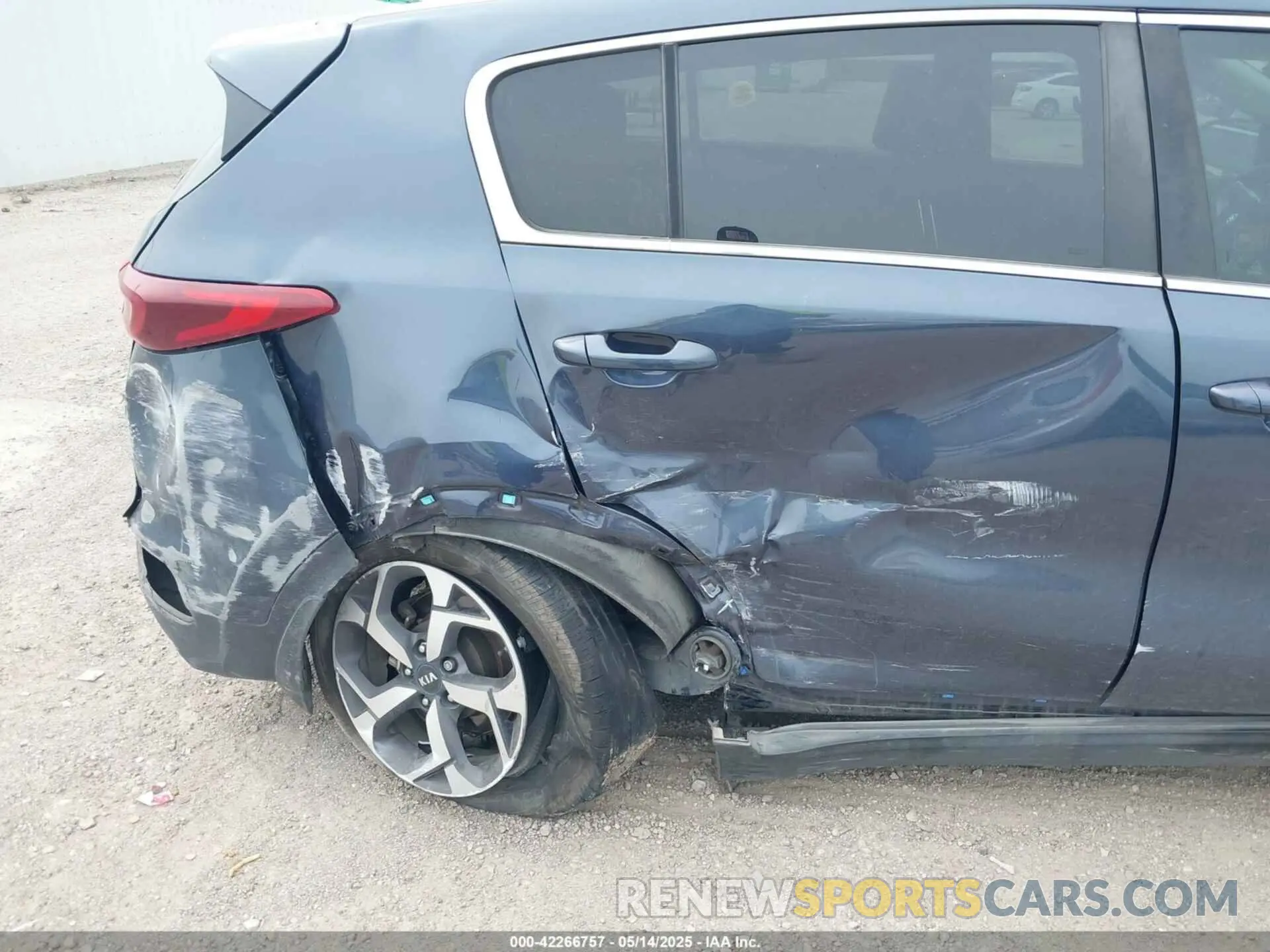 16 Photograph of a damaged car KNDPM3AC6L7740953 KIA SPORTAGE 2020