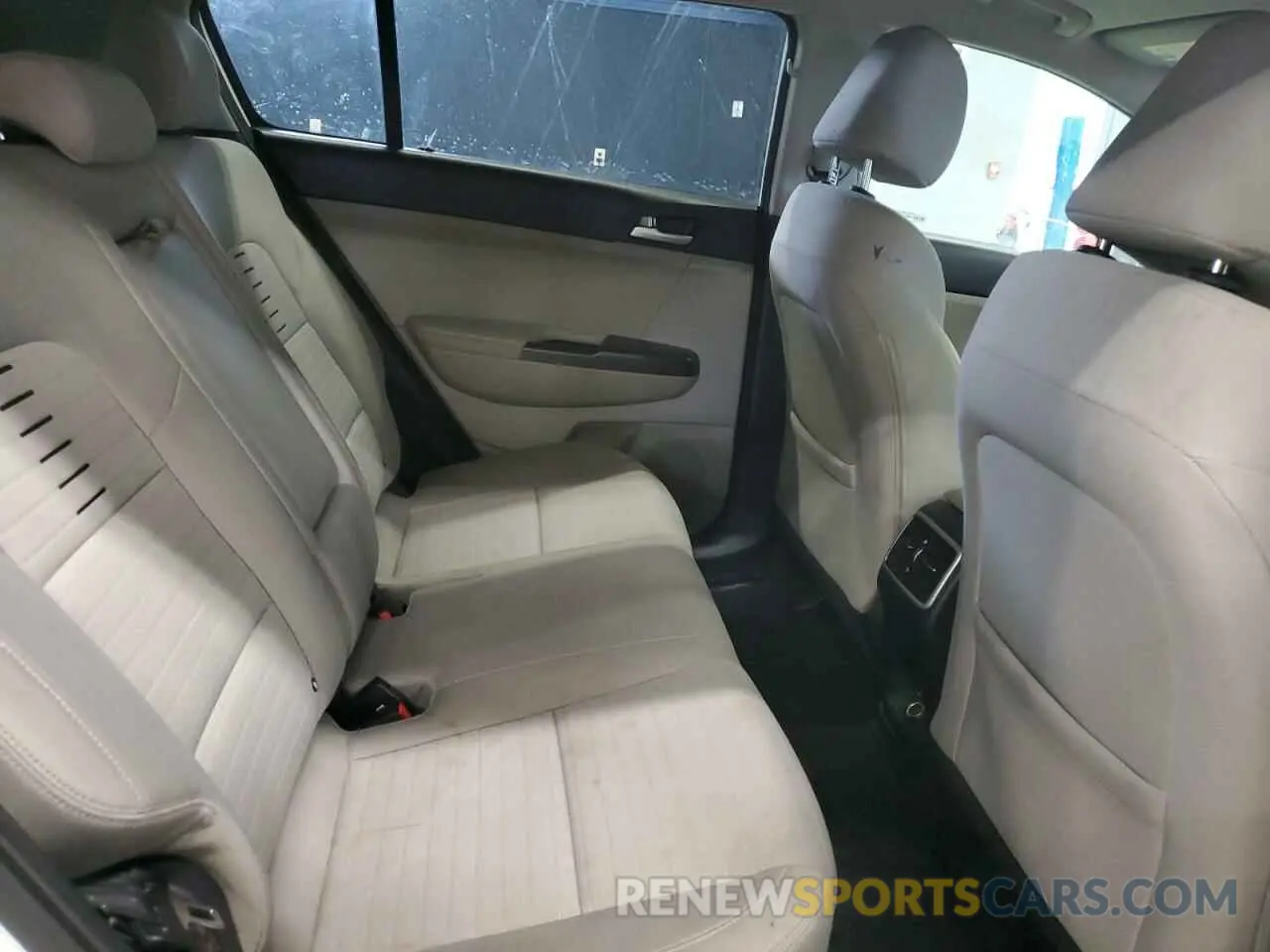11 Photograph of a damaged car KNDPM3AC6L7821922 KIA SPORTAGE 2020
