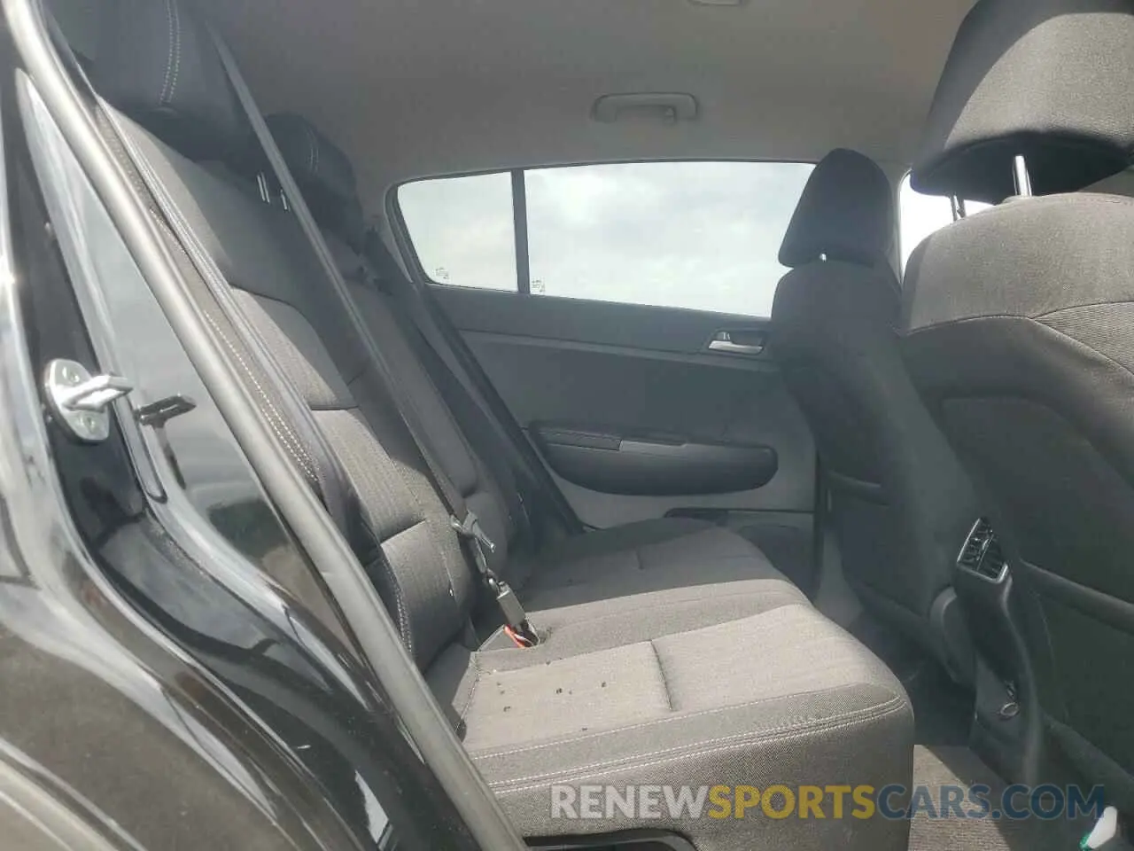 11 Photograph of a damaged car KNDPM3AC6L7838462 KIA SPORTAGE 2020