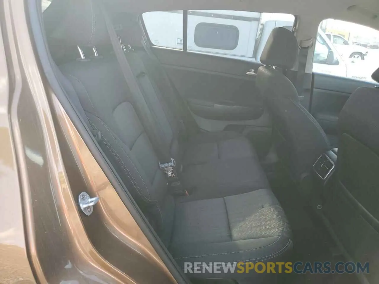 10 Photograph of a damaged car KNDPM3AC7L7637055 KIA SPORTAGE 2020