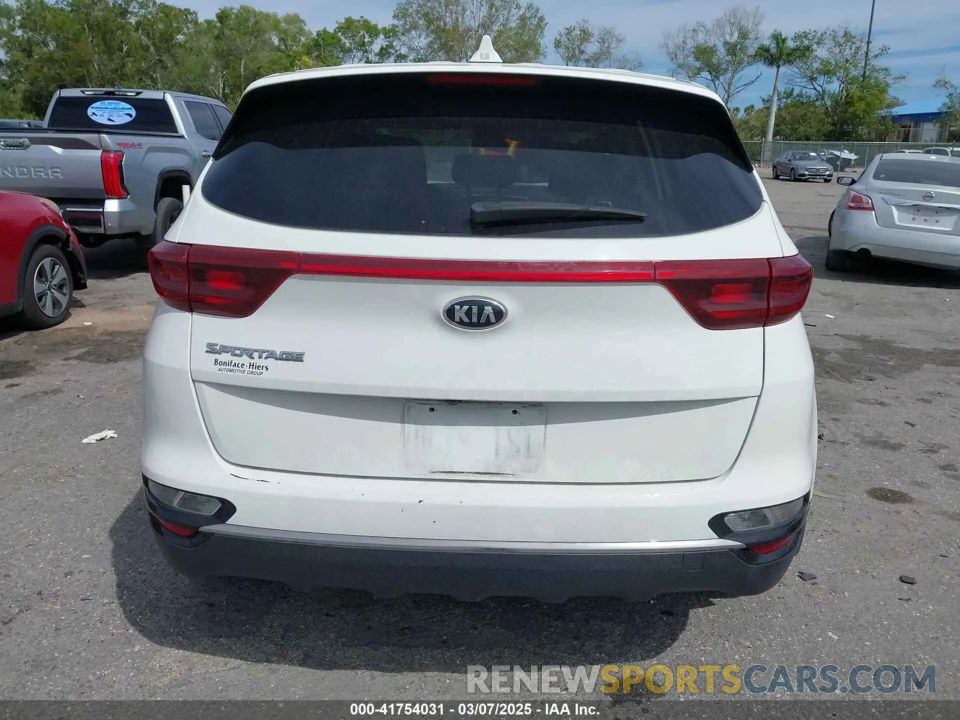 17 Photograph of a damaged car KNDPM3AC7L7723952 KIA SPORTAGE 2020
