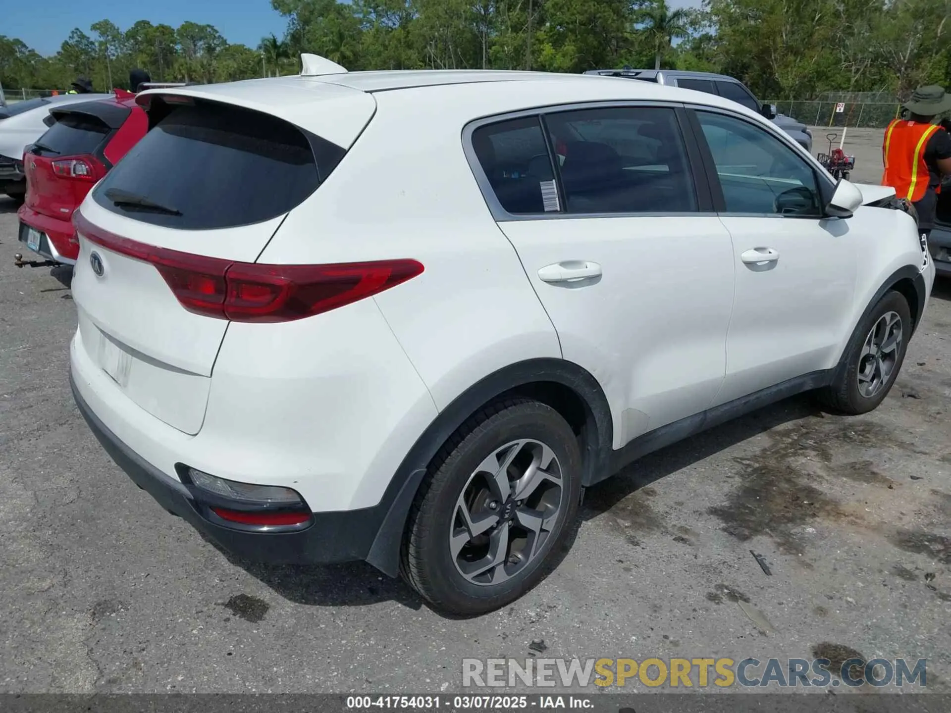 4 Photograph of a damaged car KNDPM3AC7L7723952 KIA SPORTAGE 2020