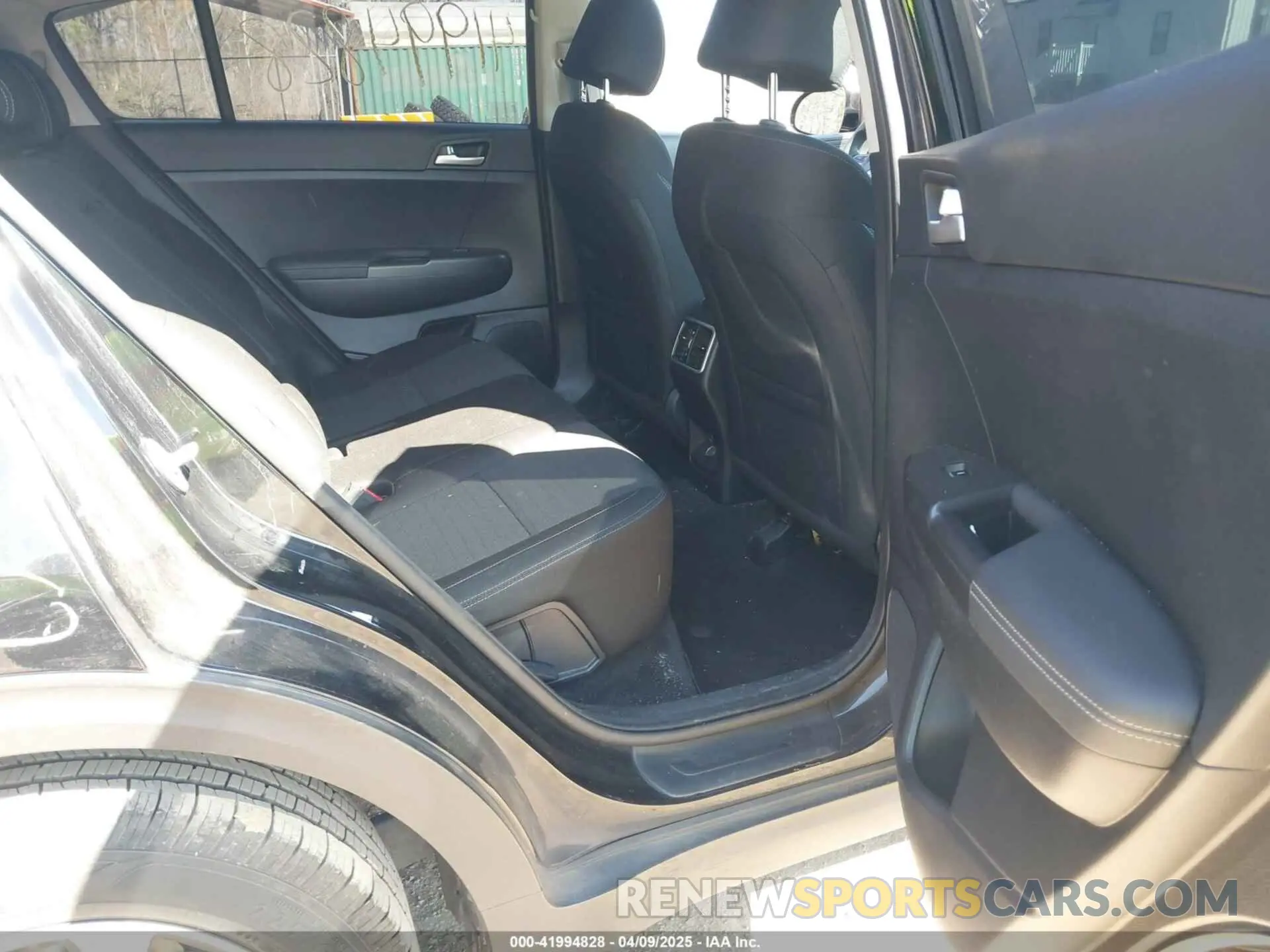 8 Photograph of a damaged car KNDPM3AC7L7728195 KIA SPORTAGE 2020