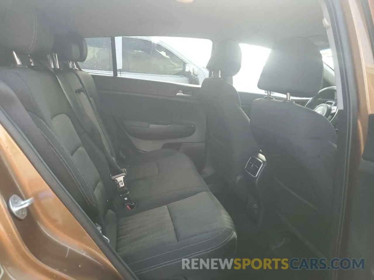 11 Photograph of a damaged car KNDPM3AC7L7737656 KIA SPORTAGE 2020