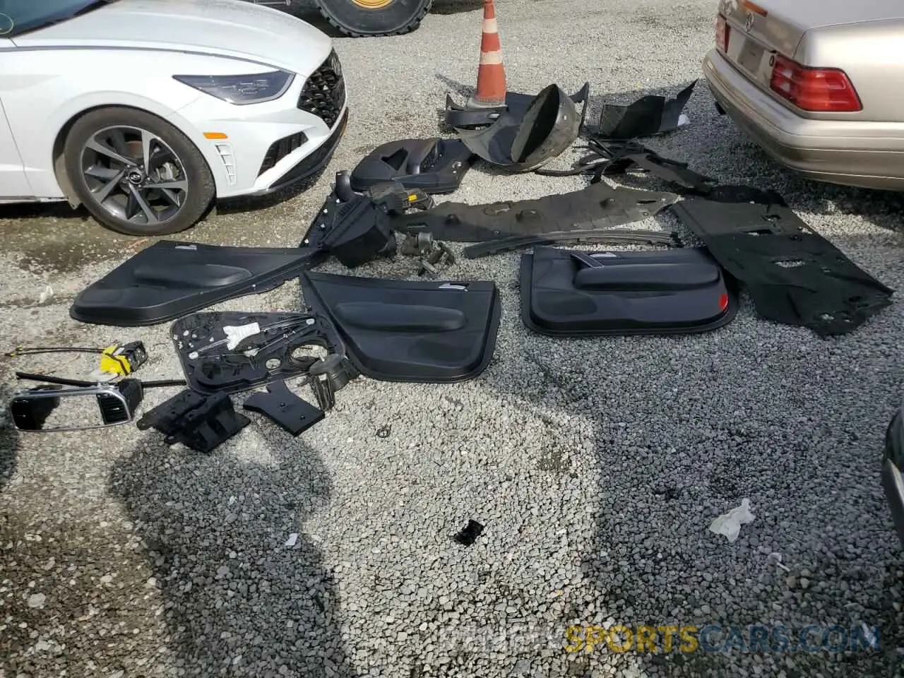 13 Photograph of a damaged car KNDPM3AC7L7738774 KIA SPORTAGE 2020