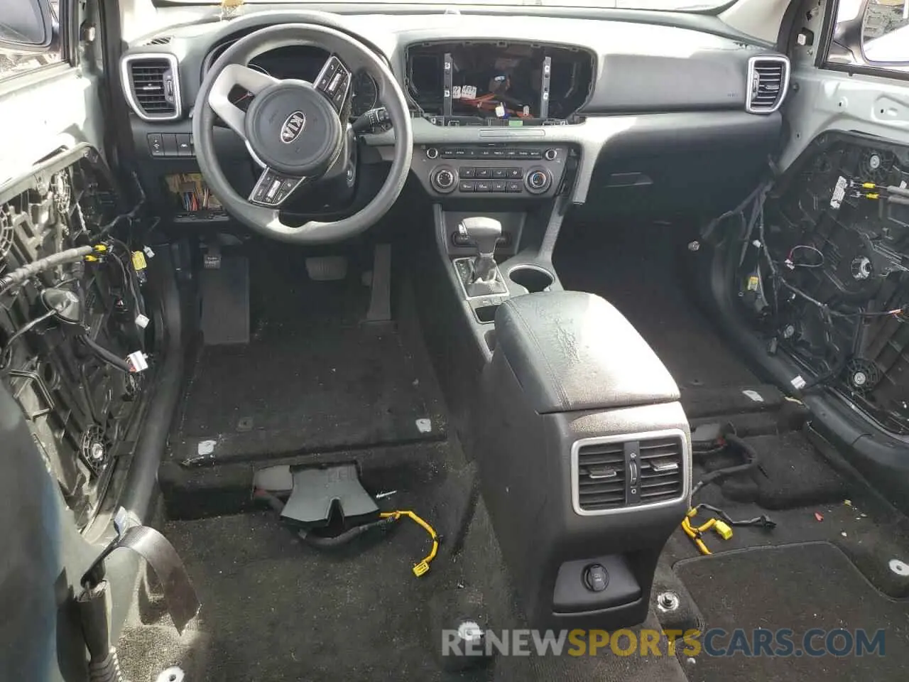 8 Photograph of a damaged car KNDPM3AC7L7738774 KIA SPORTAGE 2020