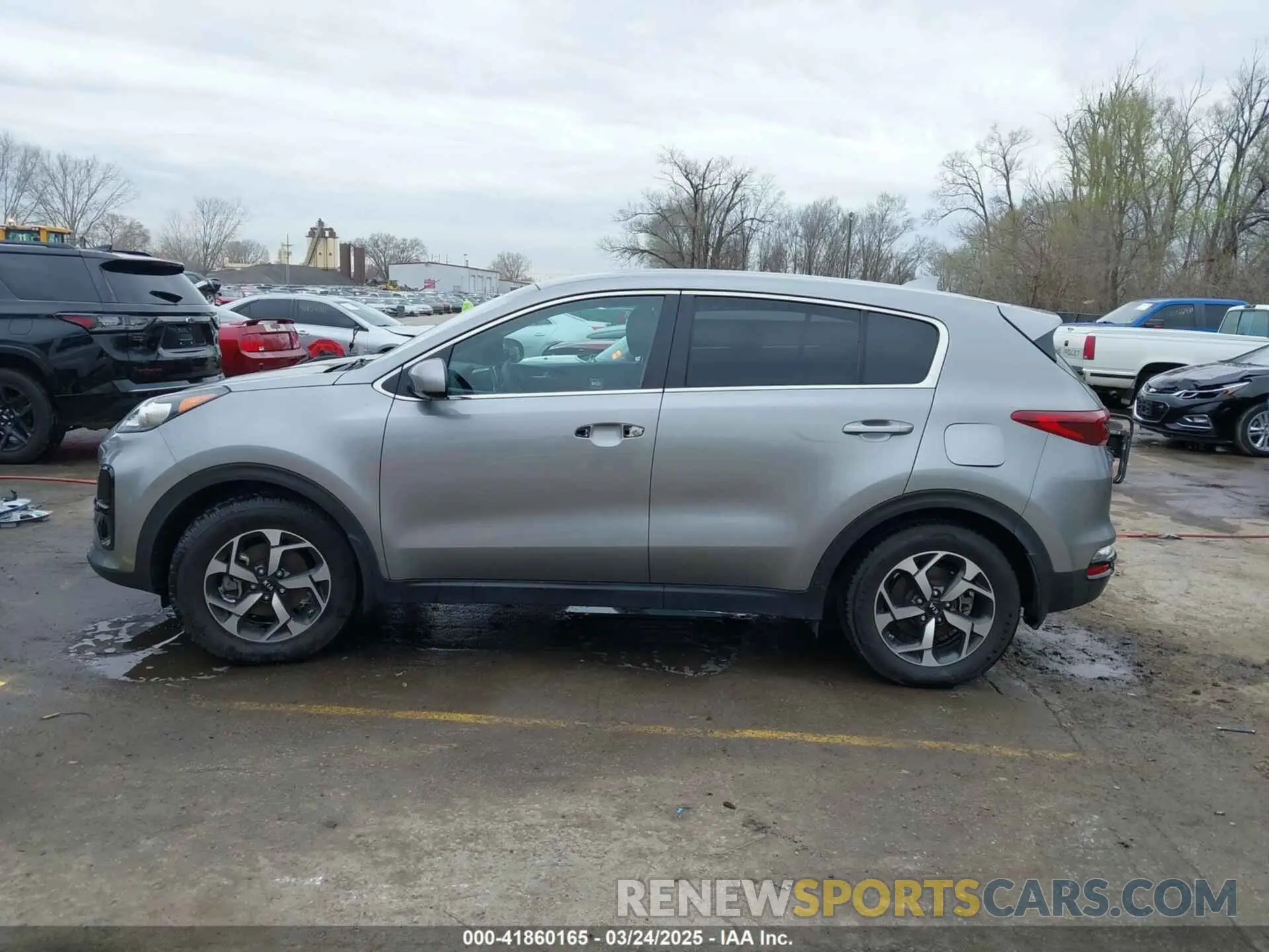 13 Photograph of a damaged car KNDPM3AC7L7756479 KIA SPORTAGE 2020