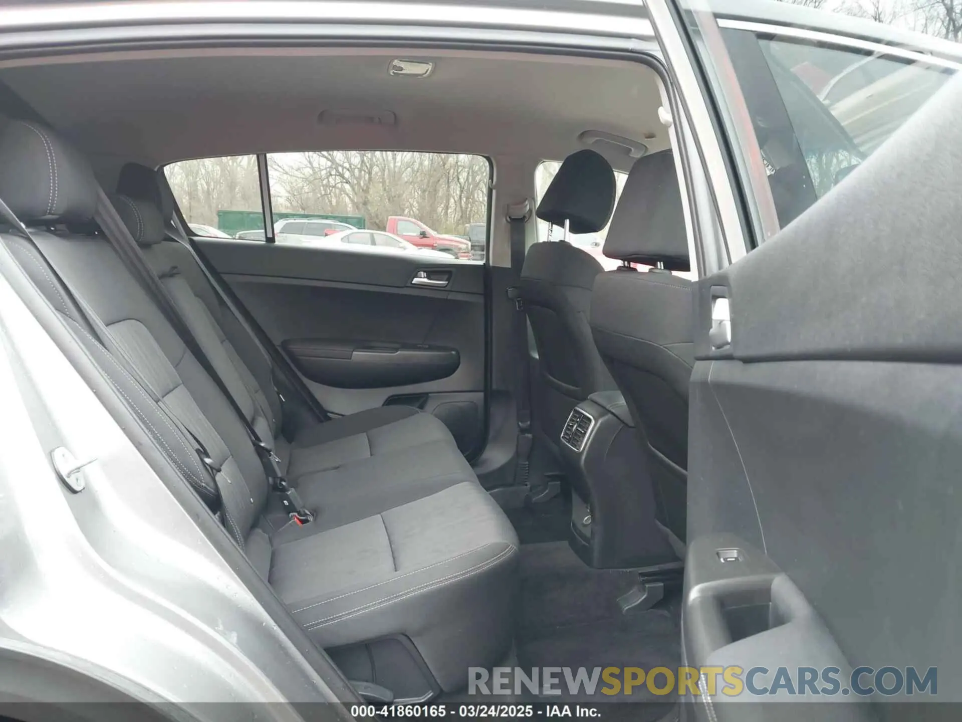 8 Photograph of a damaged car KNDPM3AC7L7756479 KIA SPORTAGE 2020