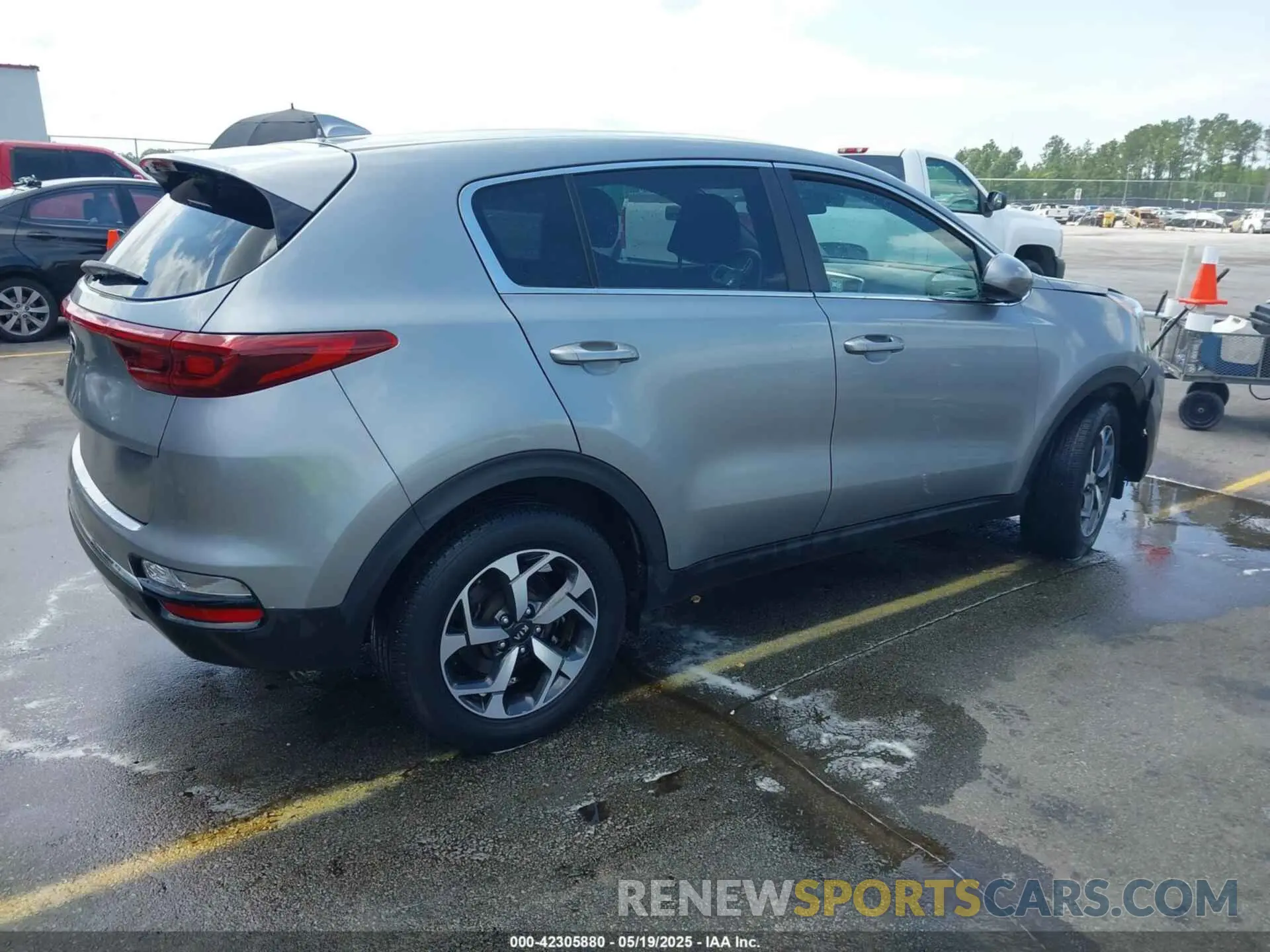 4 Photograph of a damaged car KNDPM3AC7L7827406 KIA SPORTAGE 2020