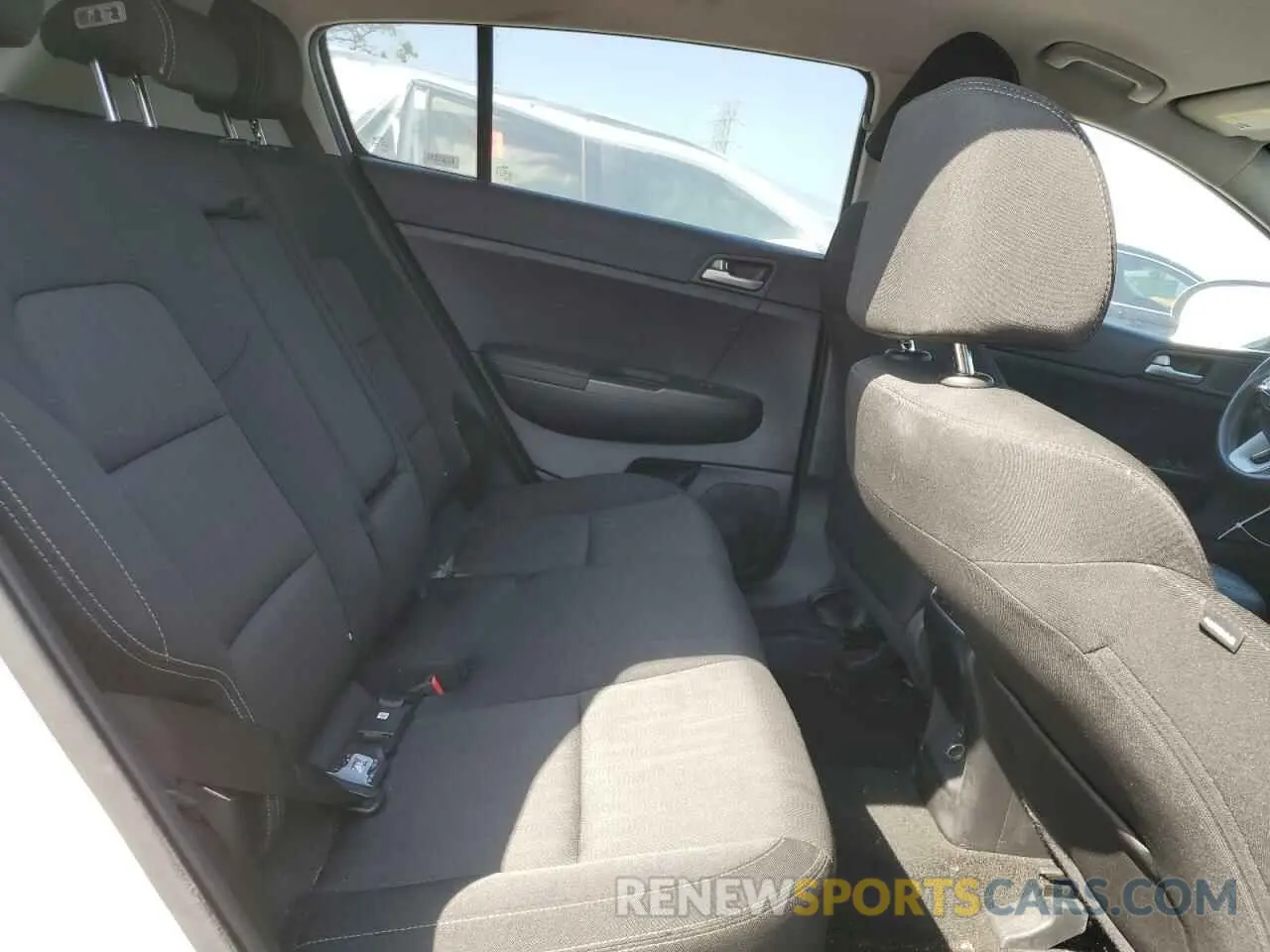 11 Photograph of a damaged car KNDPM3AC8L7638599 KIA SPORTAGE 2020