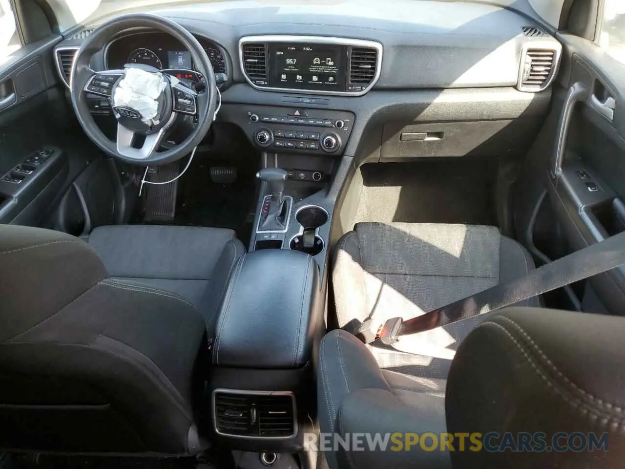 8 Photograph of a damaged car KNDPM3AC8L7638599 KIA SPORTAGE 2020