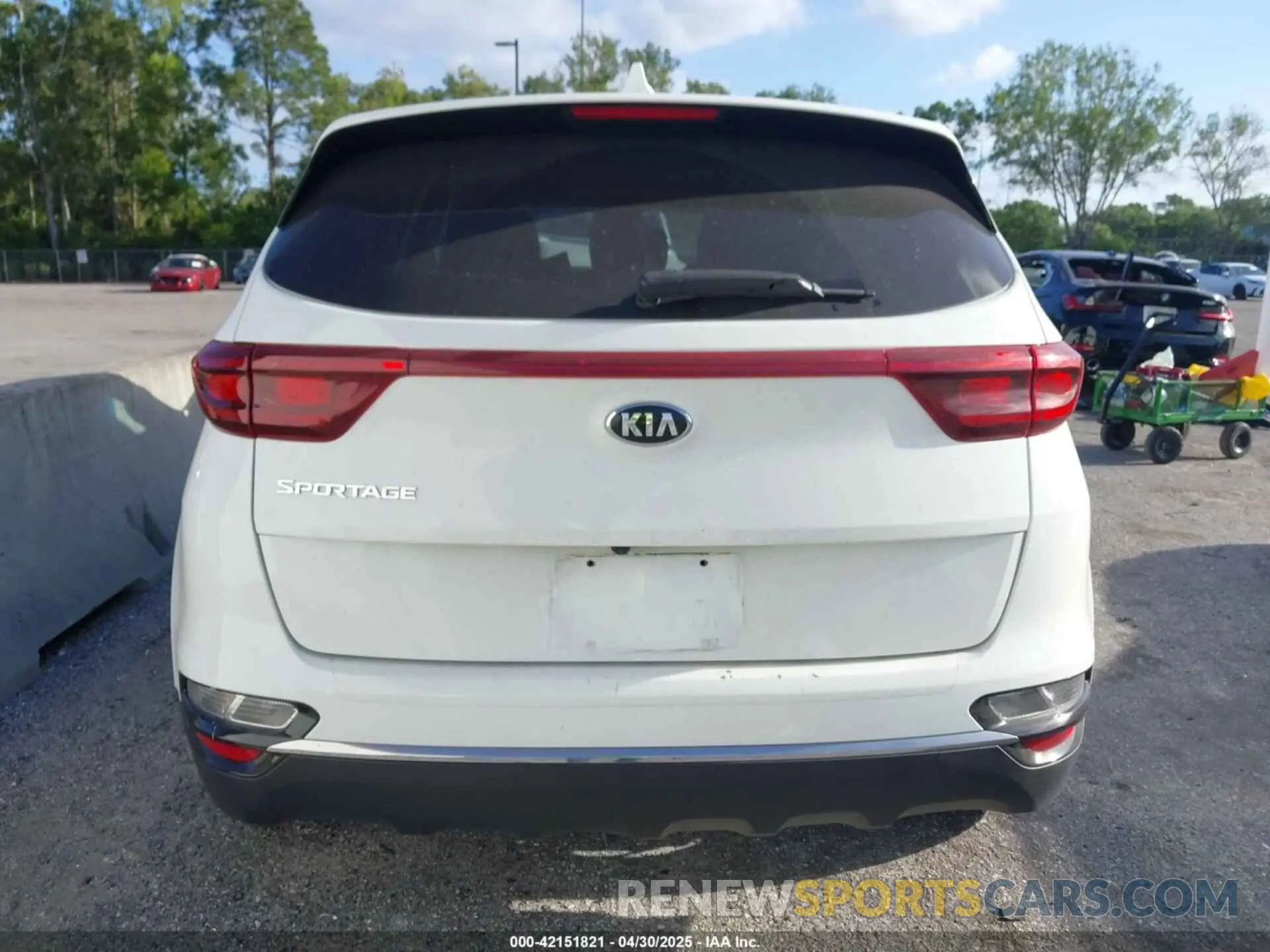 17 Photograph of a damaged car KNDPM3AC8L7781150 KIA SPORTAGE 2020