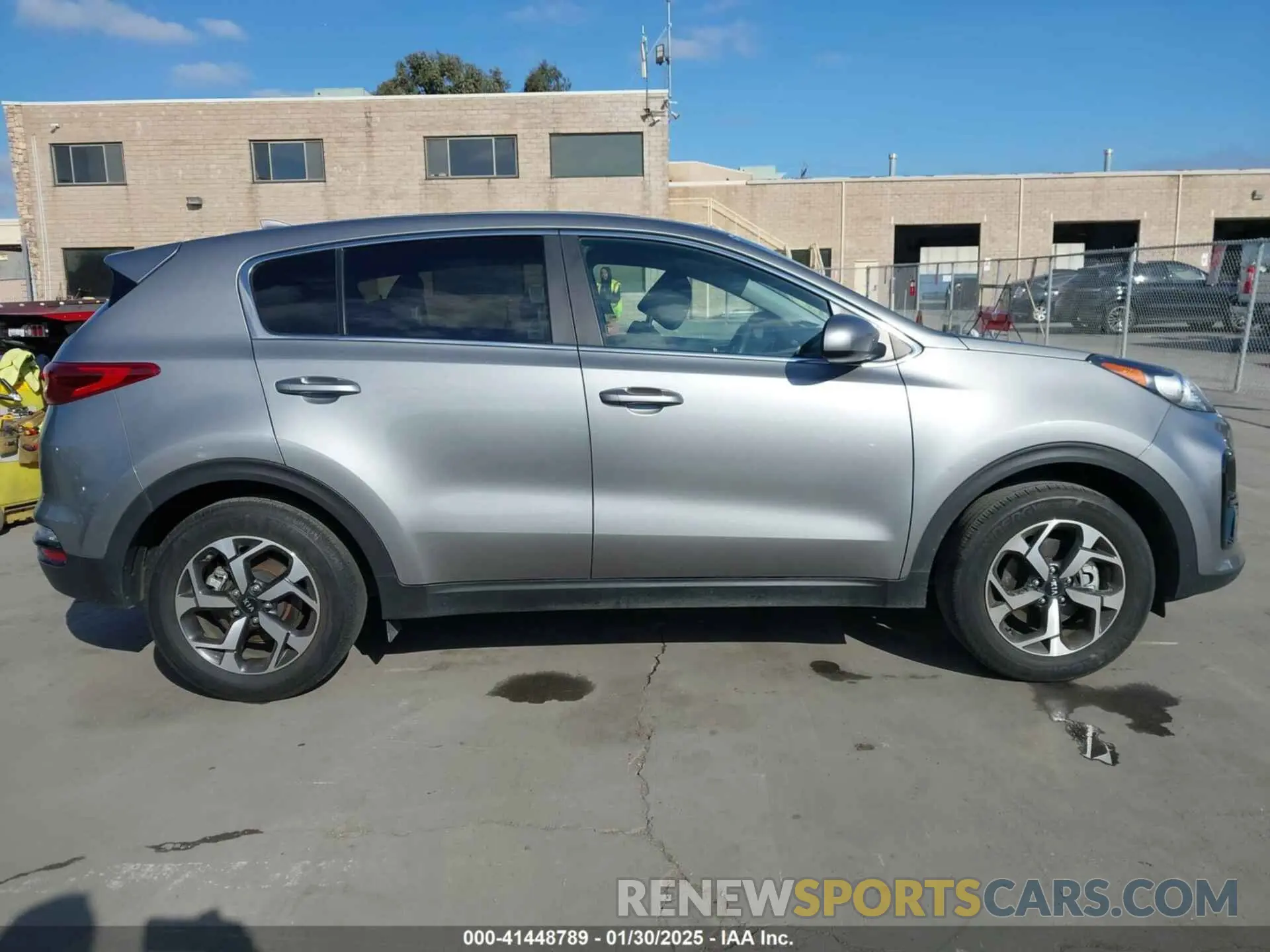 14 Photograph of a damaged car KNDPM3AC8L7792035 KIA SPORTAGE 2020