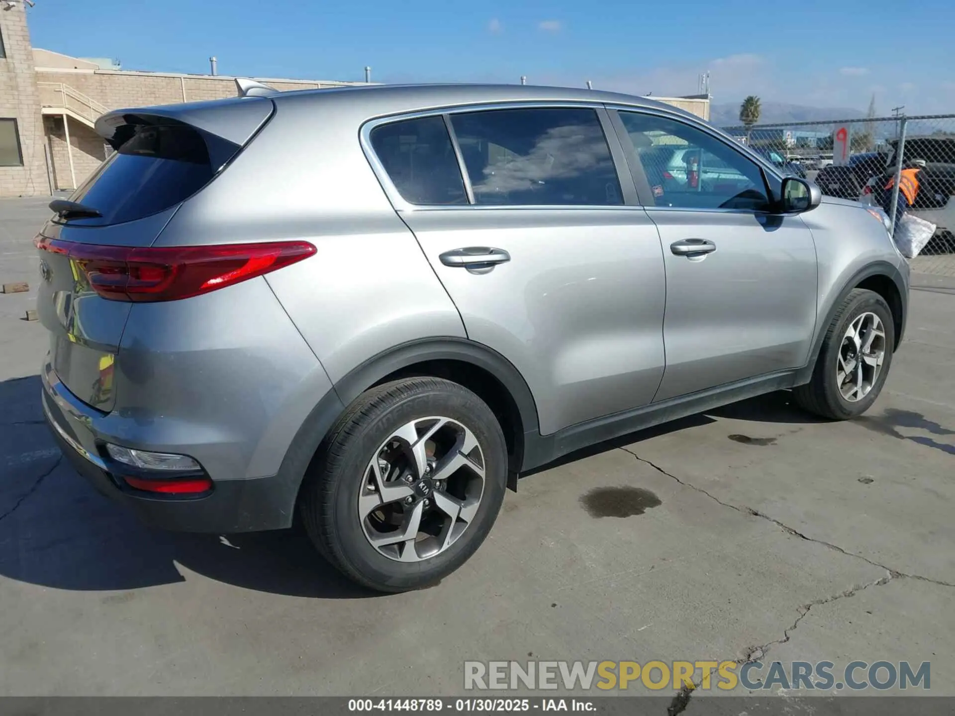 4 Photograph of a damaged car KNDPM3AC8L7792035 KIA SPORTAGE 2020