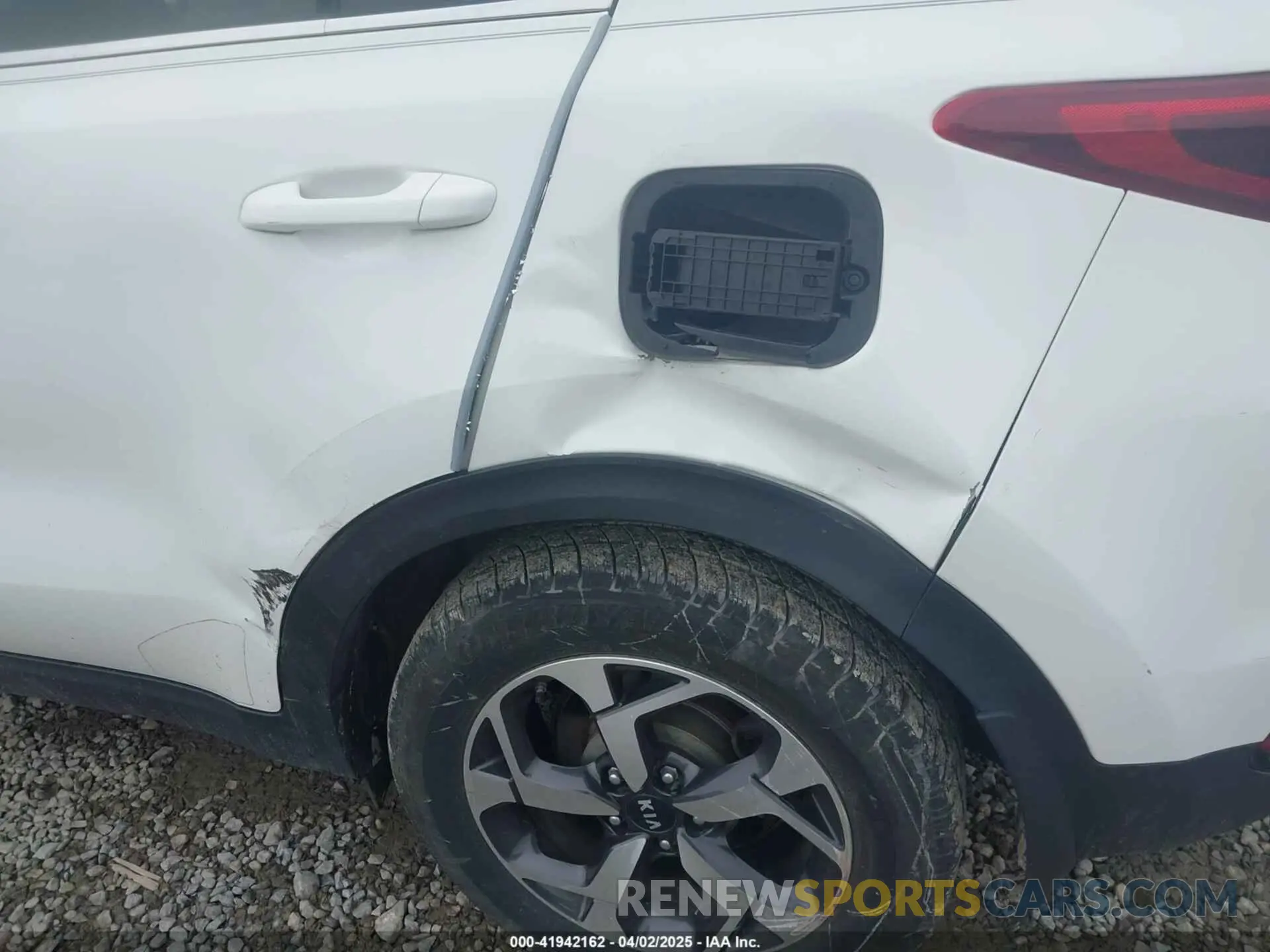 18 Photograph of a damaged car KNDPM3AC9L7693983 KIA SPORTAGE 2020