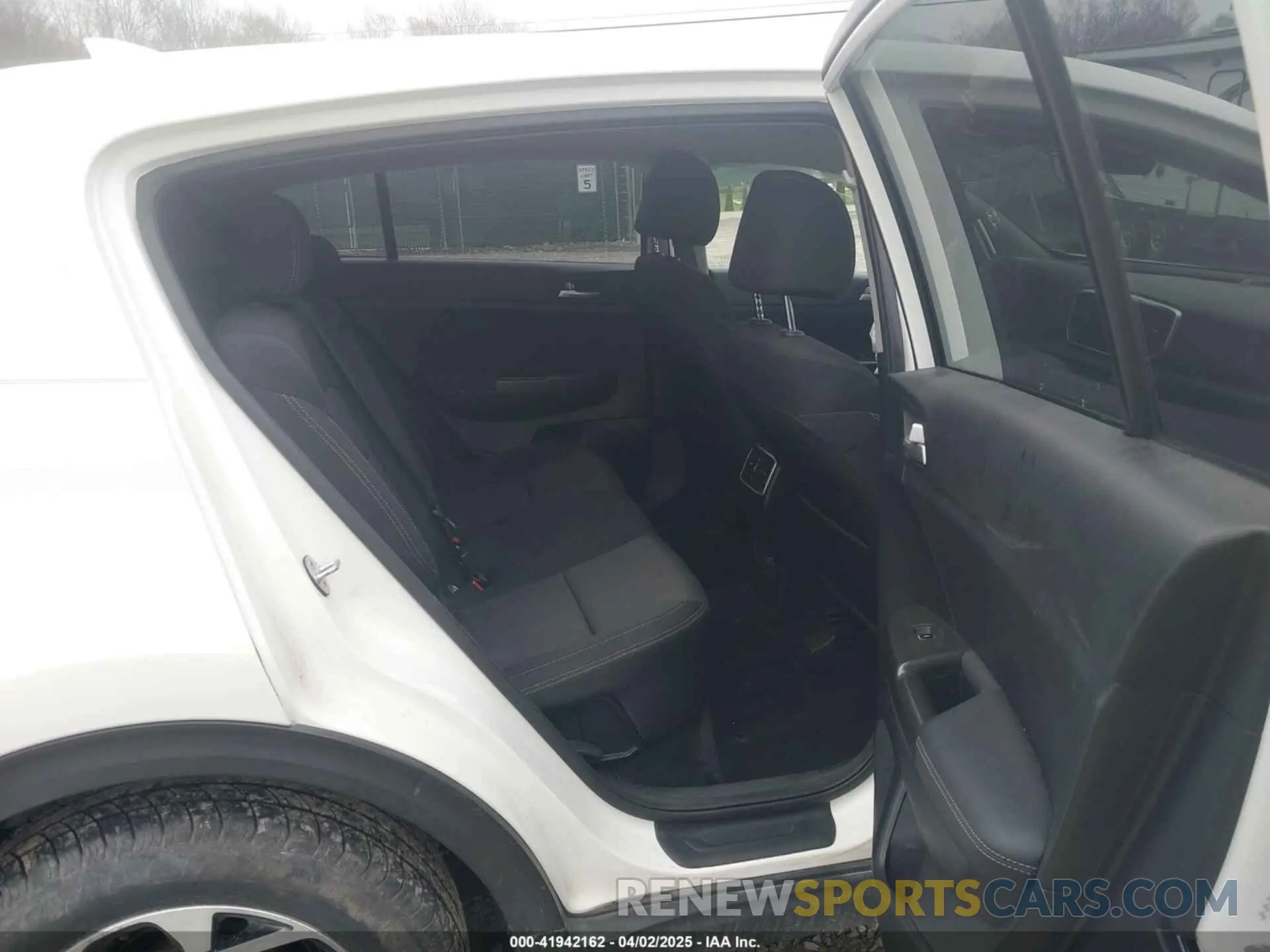 8 Photograph of a damaged car KNDPM3AC9L7693983 KIA SPORTAGE 2020