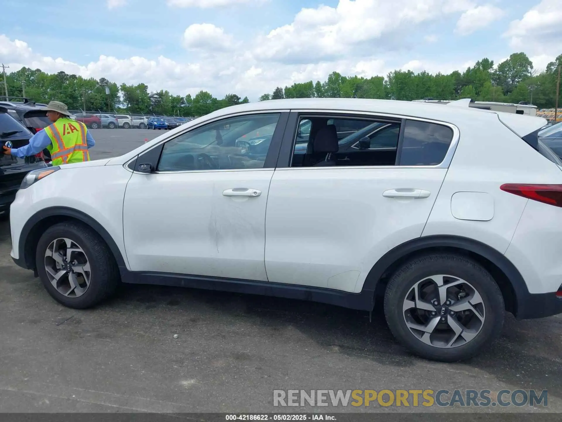 14 Photograph of a damaged car KNDPM3AC9L7779570 KIA SPORTAGE 2020