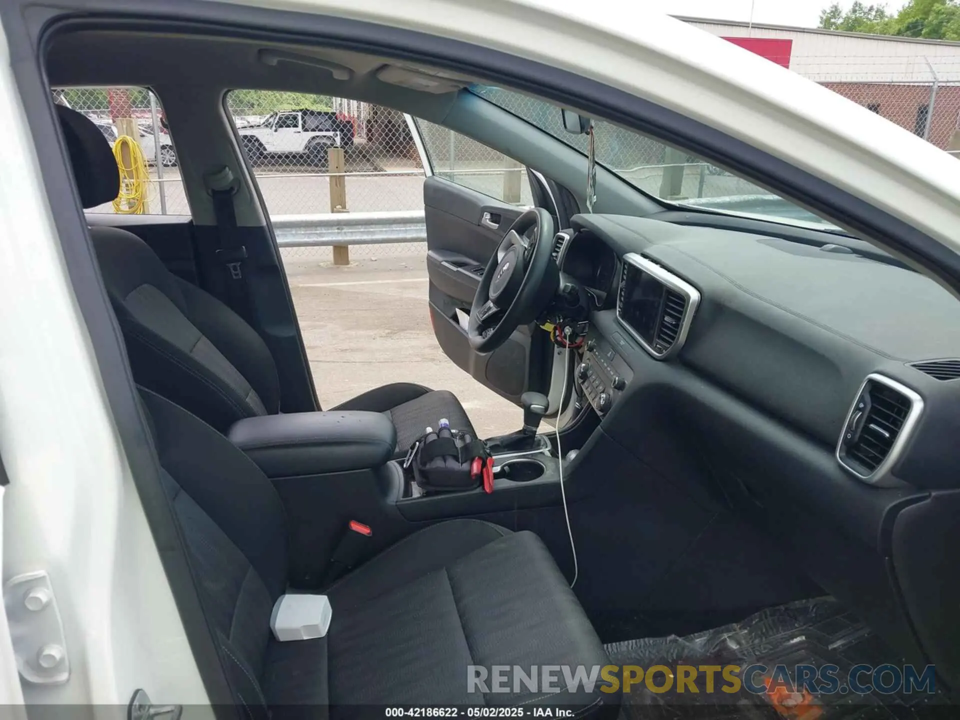 5 Photograph of a damaged car KNDPM3AC9L7779570 KIA SPORTAGE 2020