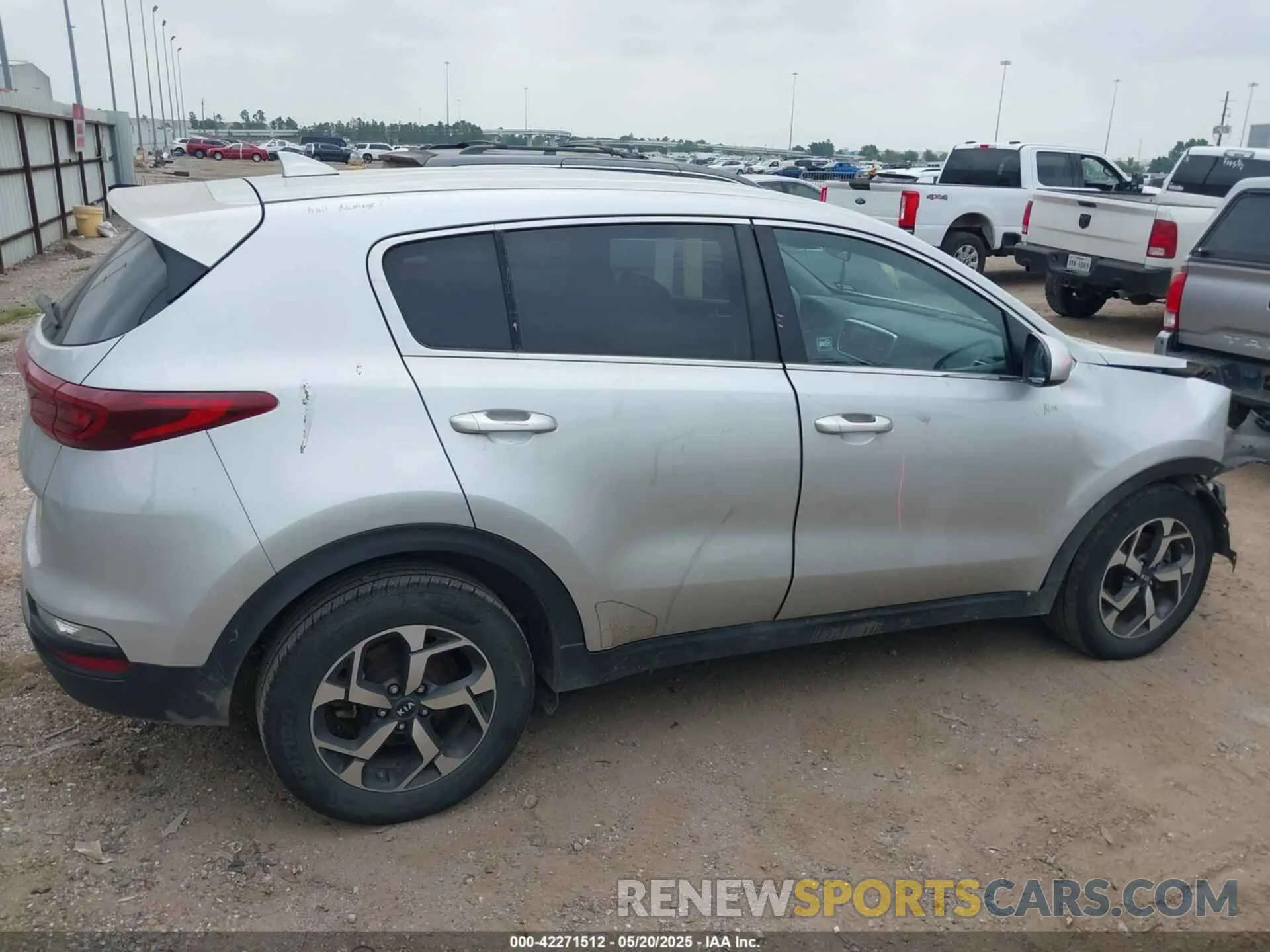 14 Photograph of a damaged car KNDPM3AC9L7810199 KIA SPORTAGE 2020