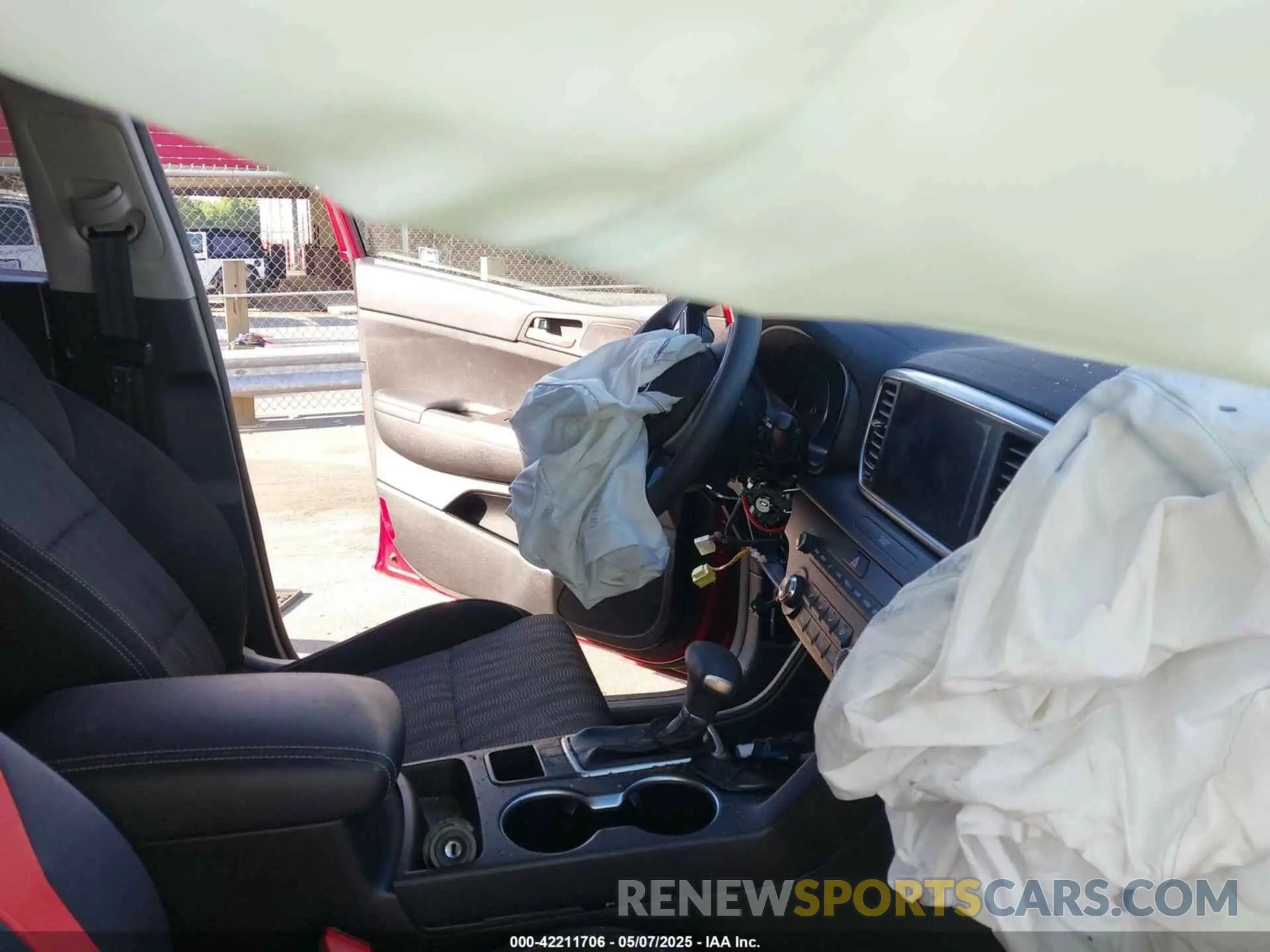 5 Photograph of a damaged car KNDPM3AC9L7835944 KIA SPORTAGE 2020