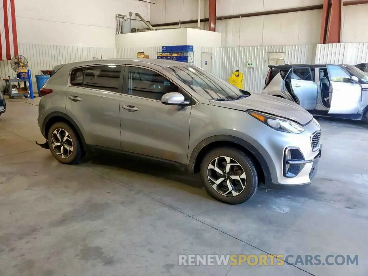 4 Photograph of a damaged car KNDPM3ACXL7775608 KIA SPORTAGE 2020