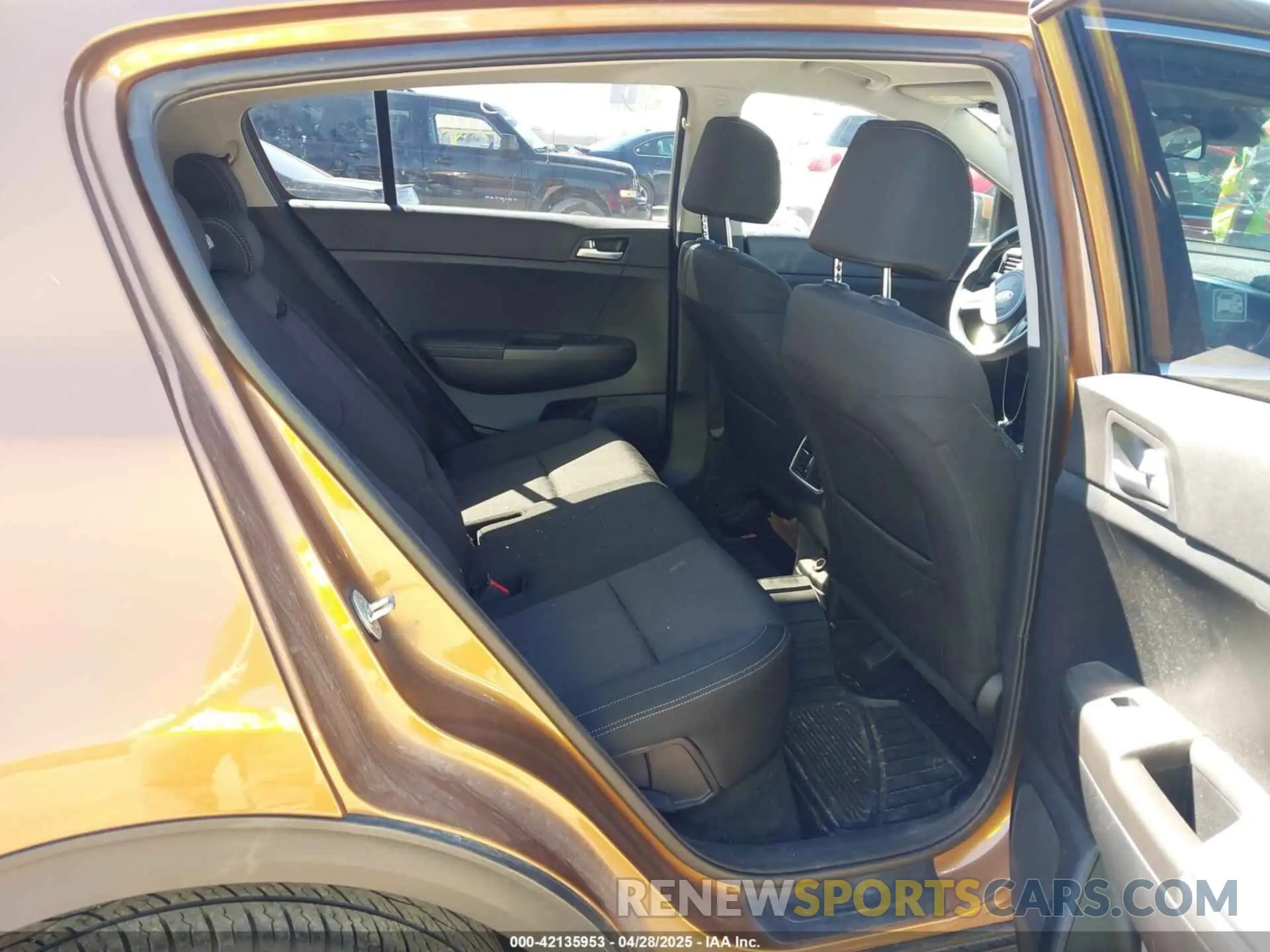 8 Photograph of a damaged car KNDPMCAC0L7630657 KIA SPORTAGE 2020