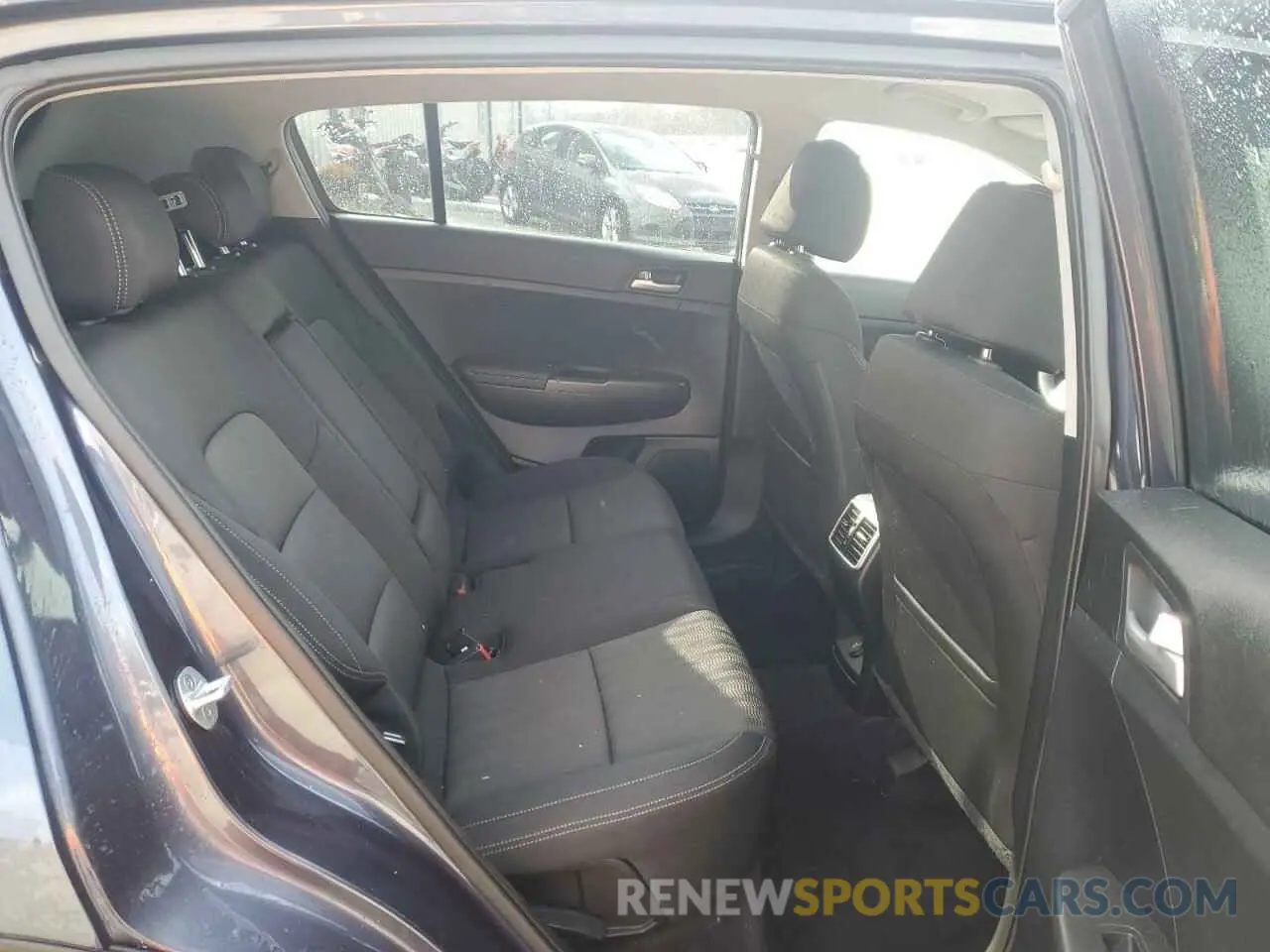 11 Photograph of a damaged car KNDPMCAC0L7650231 KIA SPORTAGE 2020