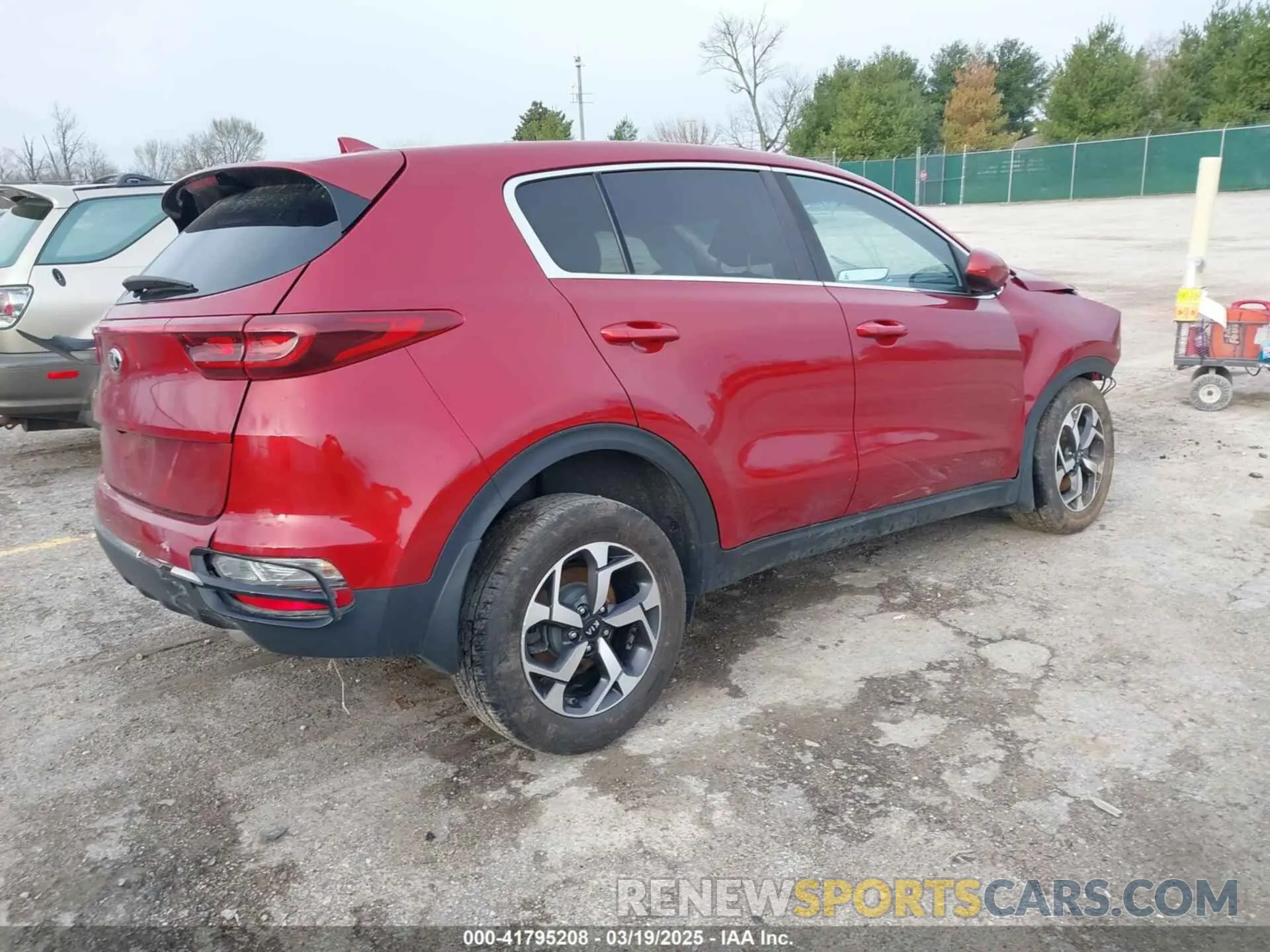 4 Photograph of a damaged car KNDPMCAC0L7697209 KIA SPORTAGE 2020