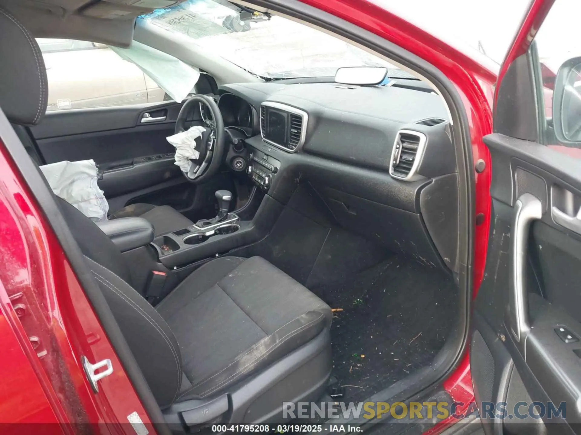 5 Photograph of a damaged car KNDPMCAC0L7697209 KIA SPORTAGE 2020