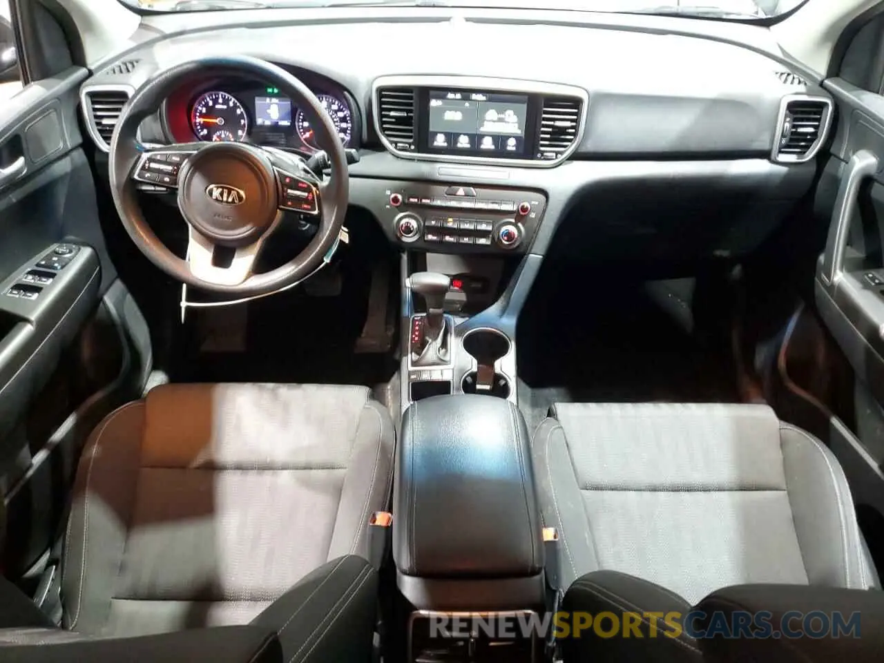 8 Photograph of a damaged car KNDPMCAC0L7700559 KIA SPORTAGE 2020