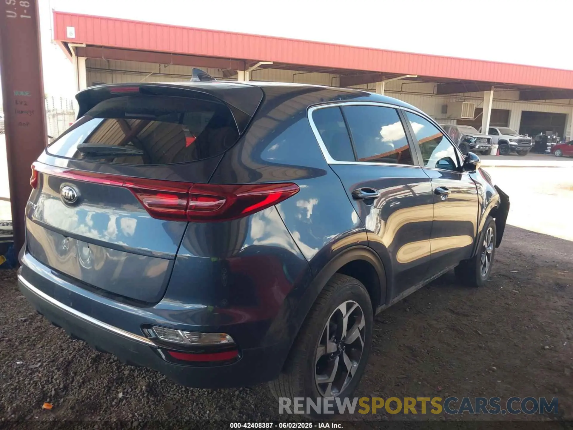 4 Photograph of a damaged car KNDPMCAC0L7745162 KIA SPORTAGE 2020