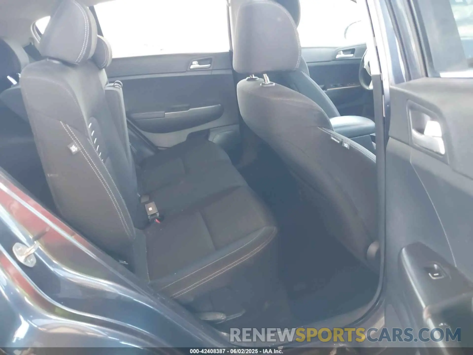 8 Photograph of a damaged car KNDPMCAC0L7745162 KIA SPORTAGE 2020